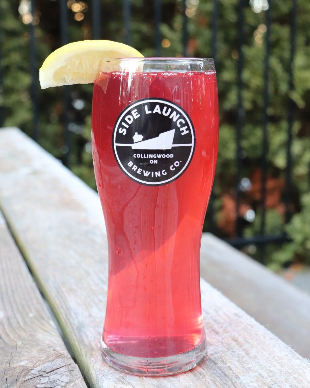 Wintery weather may be back, but @SideLaunch's Lemon Berry Mist Gin Cocktail might just bring you a taste of summer. Now on tap at the Grad Club.