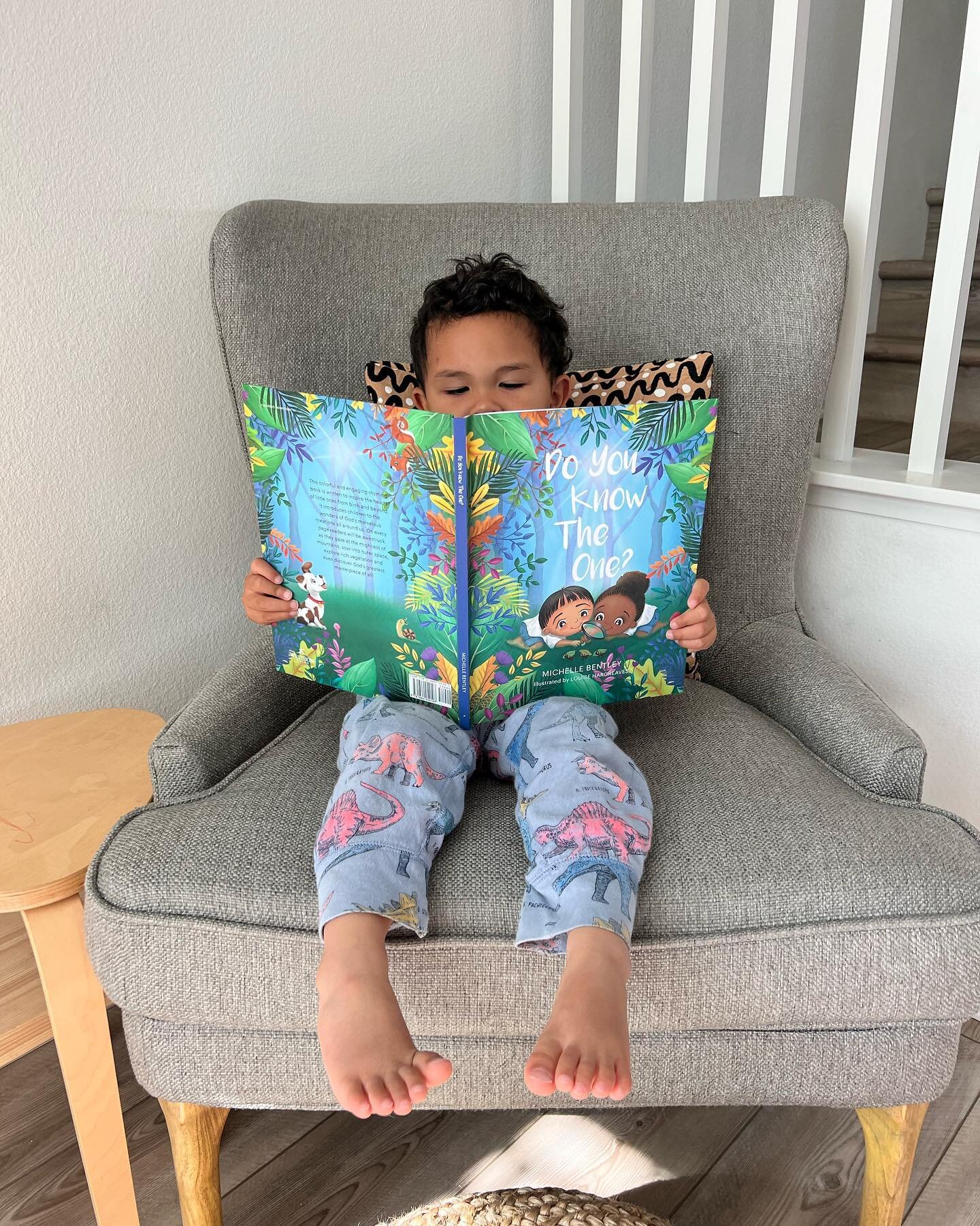 Nothin better than reading a good book in your jammies!! ❤️❤️❤️❤️❤️❤️ @michellekimmccoy