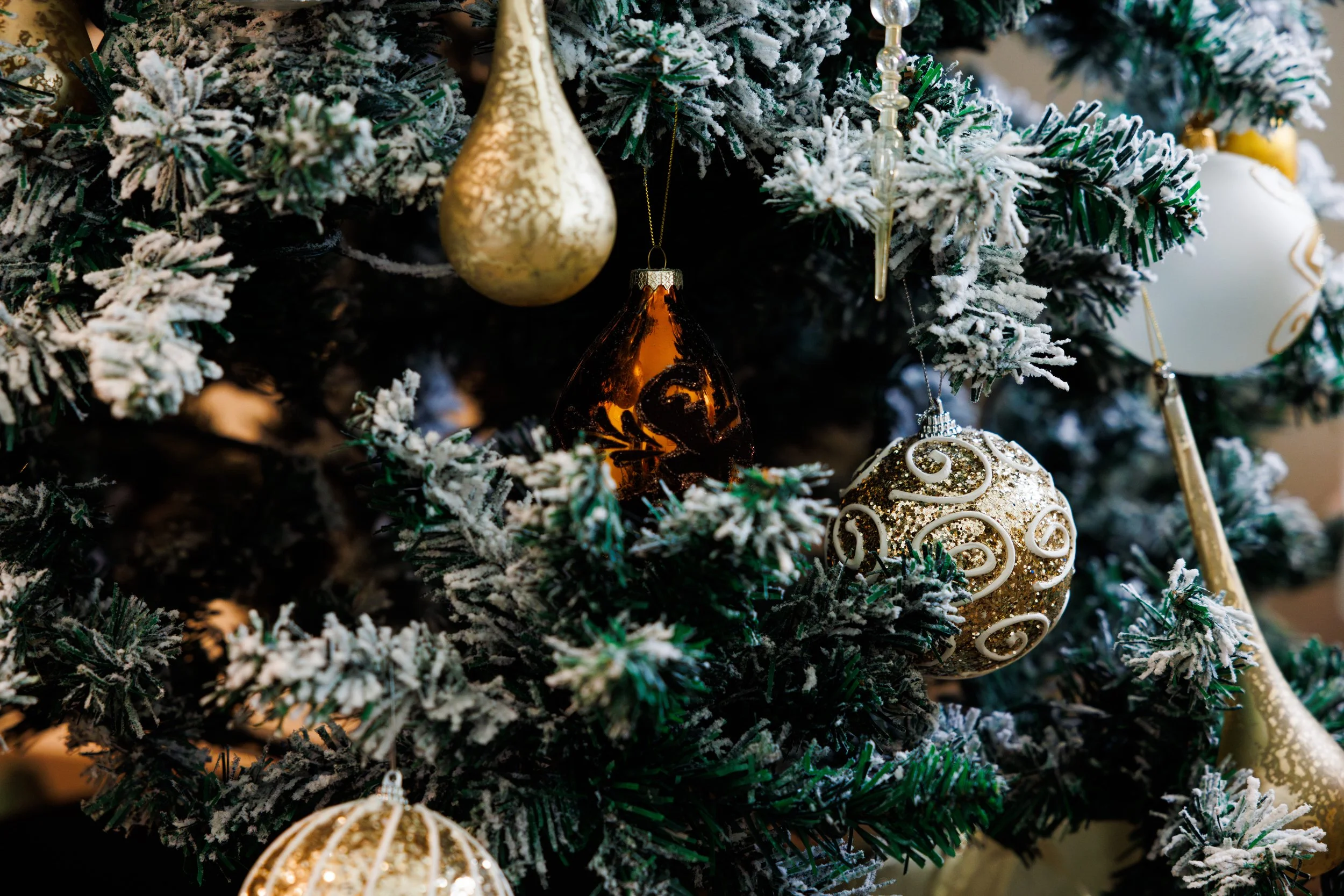 12.11.24-KayHolidayDecor-07.jpg