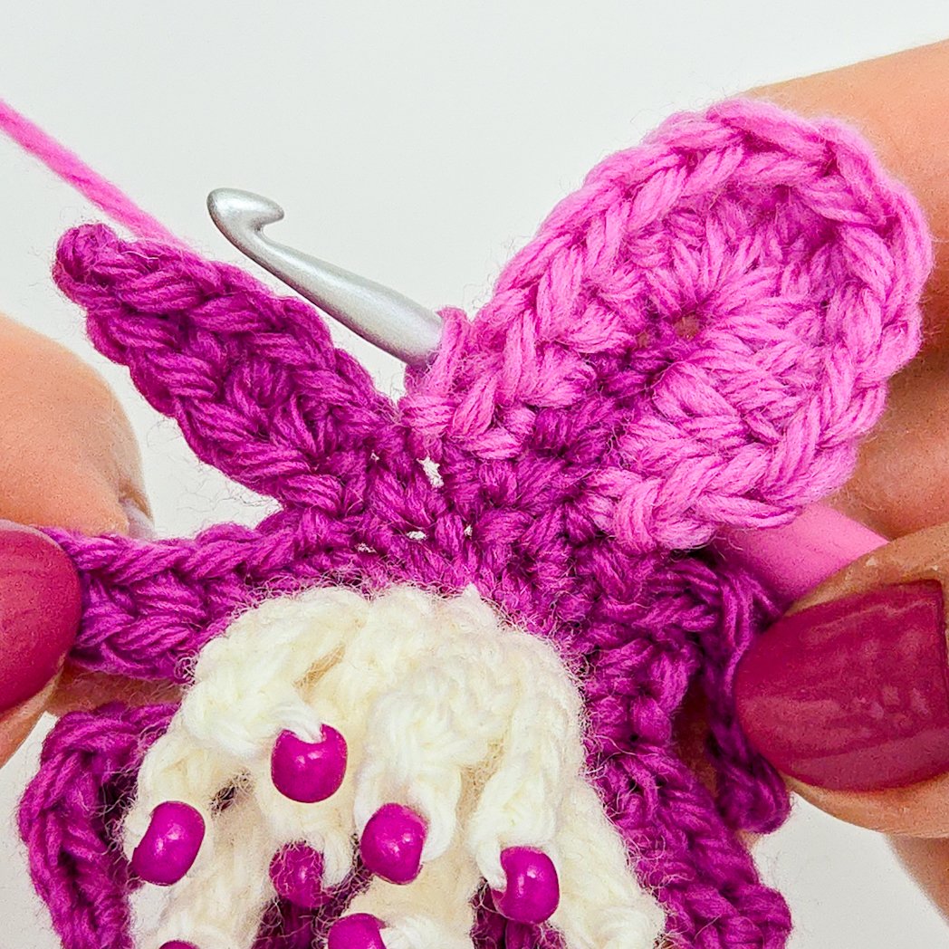 Round petal complete. Slip stitch worked in single crochet between petals.