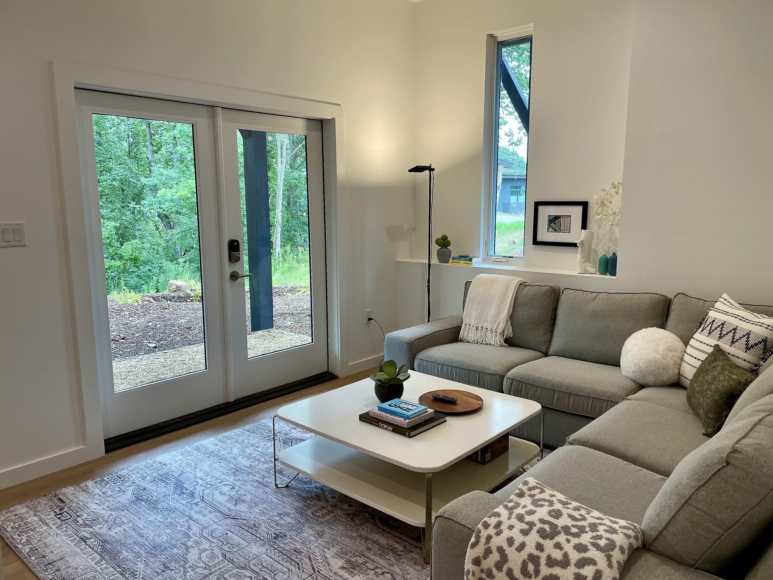 306 Broad Vista
