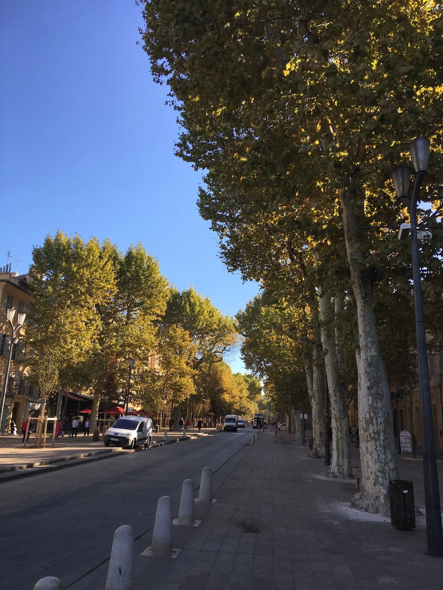  Streets of Aix-en-Provence. Autumn has arrived. 