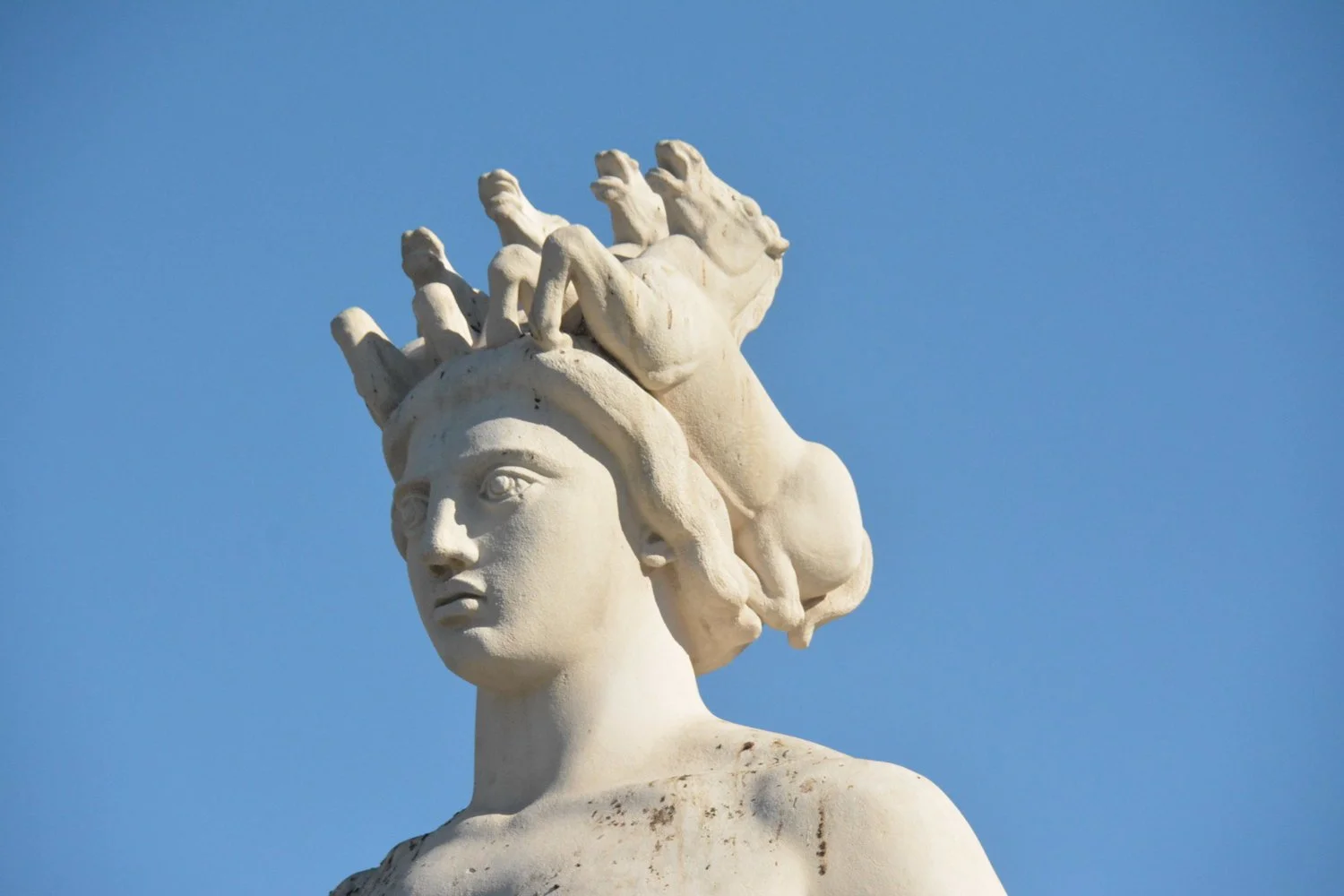  Apollo has four horses on his head. &nbsp;Not sure why as France only prints signs, pamphlets and maps in French. &nbsp;We need to get batter at this language if we decide to visit again. 