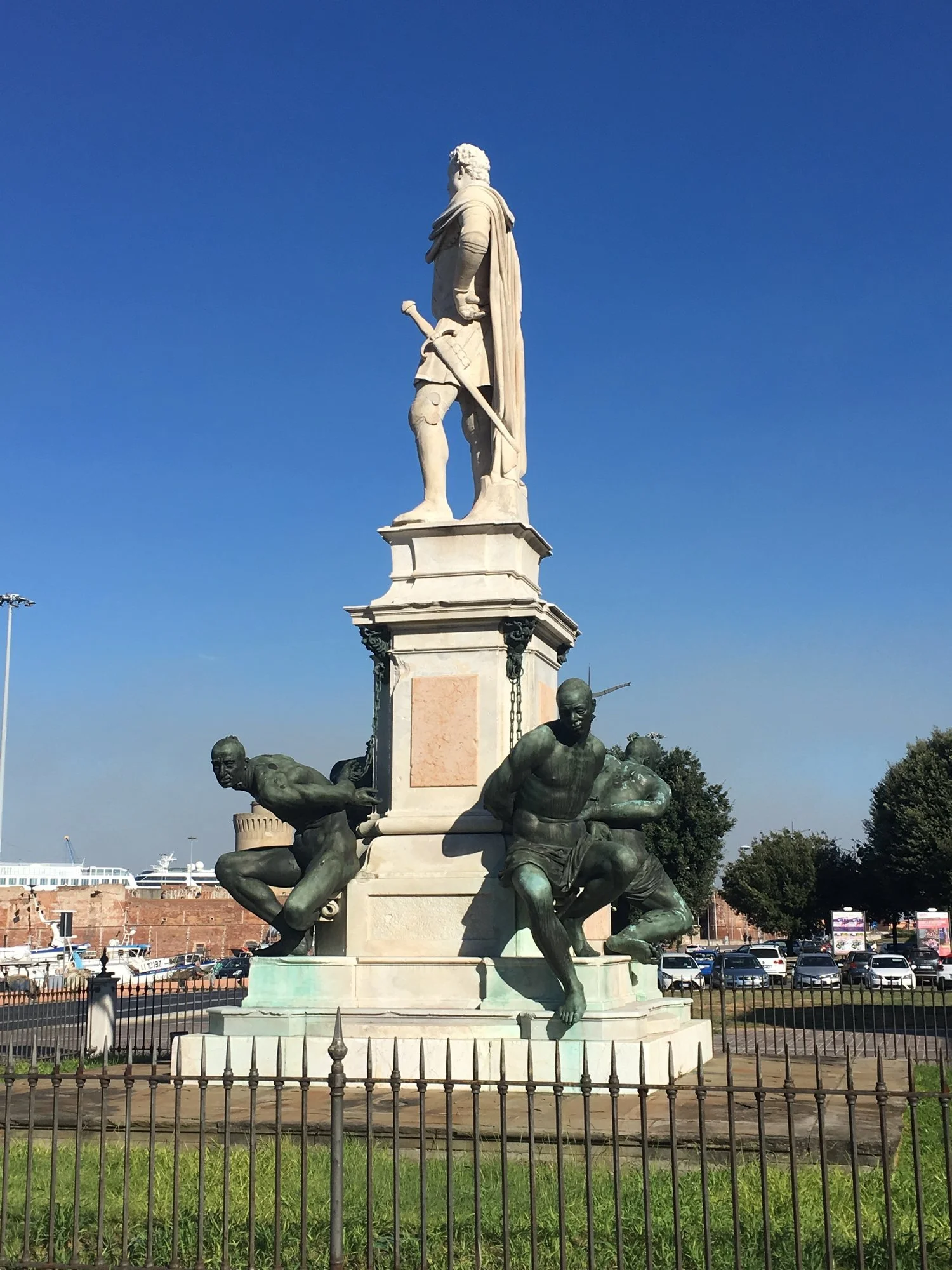  The Four Moors statue honors the fight against the pirates. It is supposed to be good luck if you can find a spot where you see four noses at the same time. We found the spot. 😁 