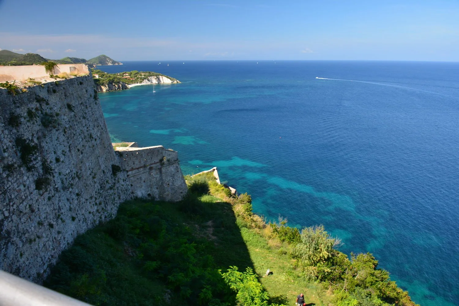  Only thing bluer than the sky is the sea.&nbsp; 