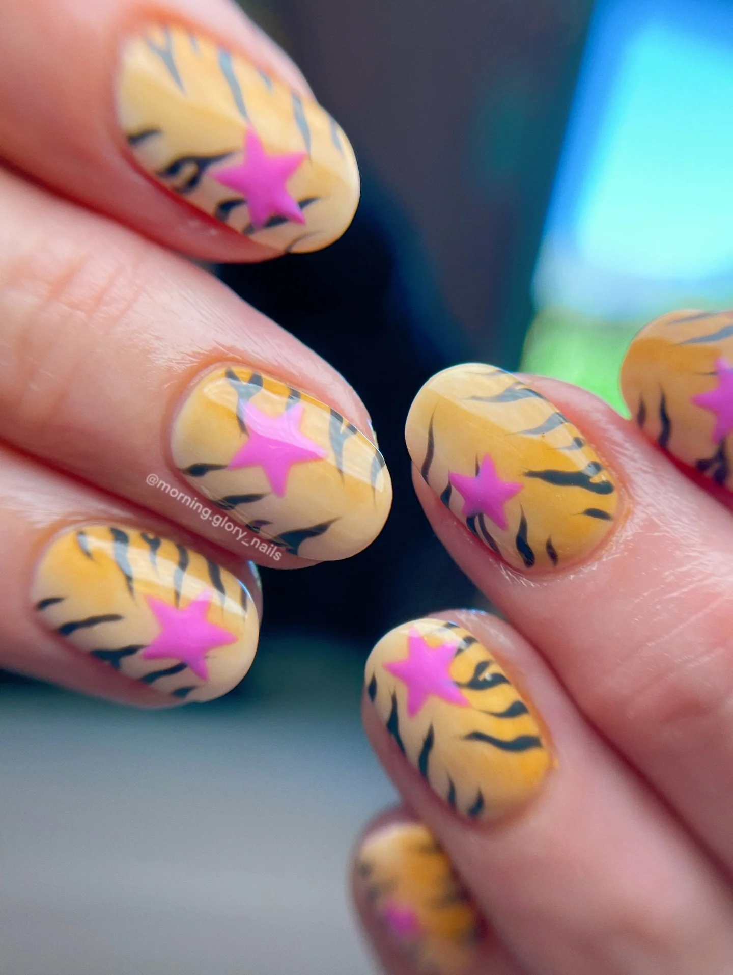 Tiger print for Michelle 🐅 and of course we had to had stars 🤩 cause stars make everything 100% hotter ⭐️ 
💅🏼Short Structured Mani
🎨Intermediate Nail Art
⏱️2hrs
&bull;
#wellingtonnailartist #wellingtonnailtech #lowerhutt #tigerprint #shortnailar