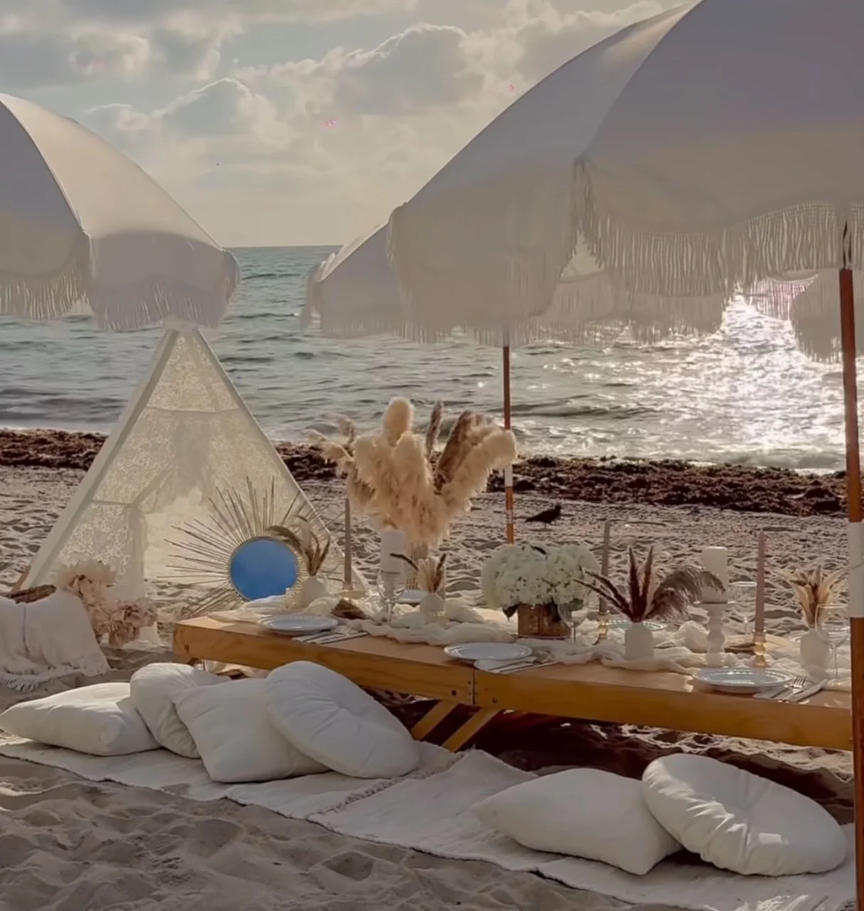 Boho Social beach picnics is fort lauderdale beach best luxury beach picnic, beach wedding & beach proposal rental company here to brighten your day & make a difference! Servicing South Florida and the beaches - from Fort Lauderdale beach to Miami Be