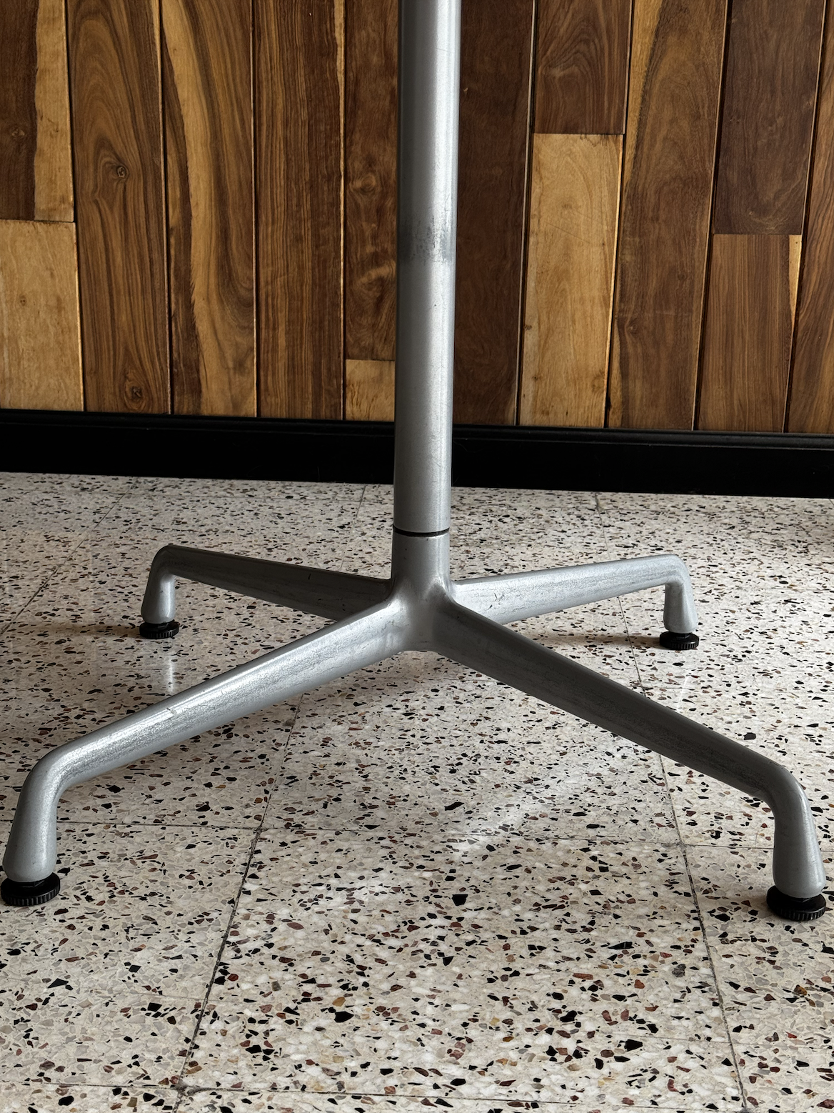 Authentic Herman Miller Round White and Chrome Table (5).png