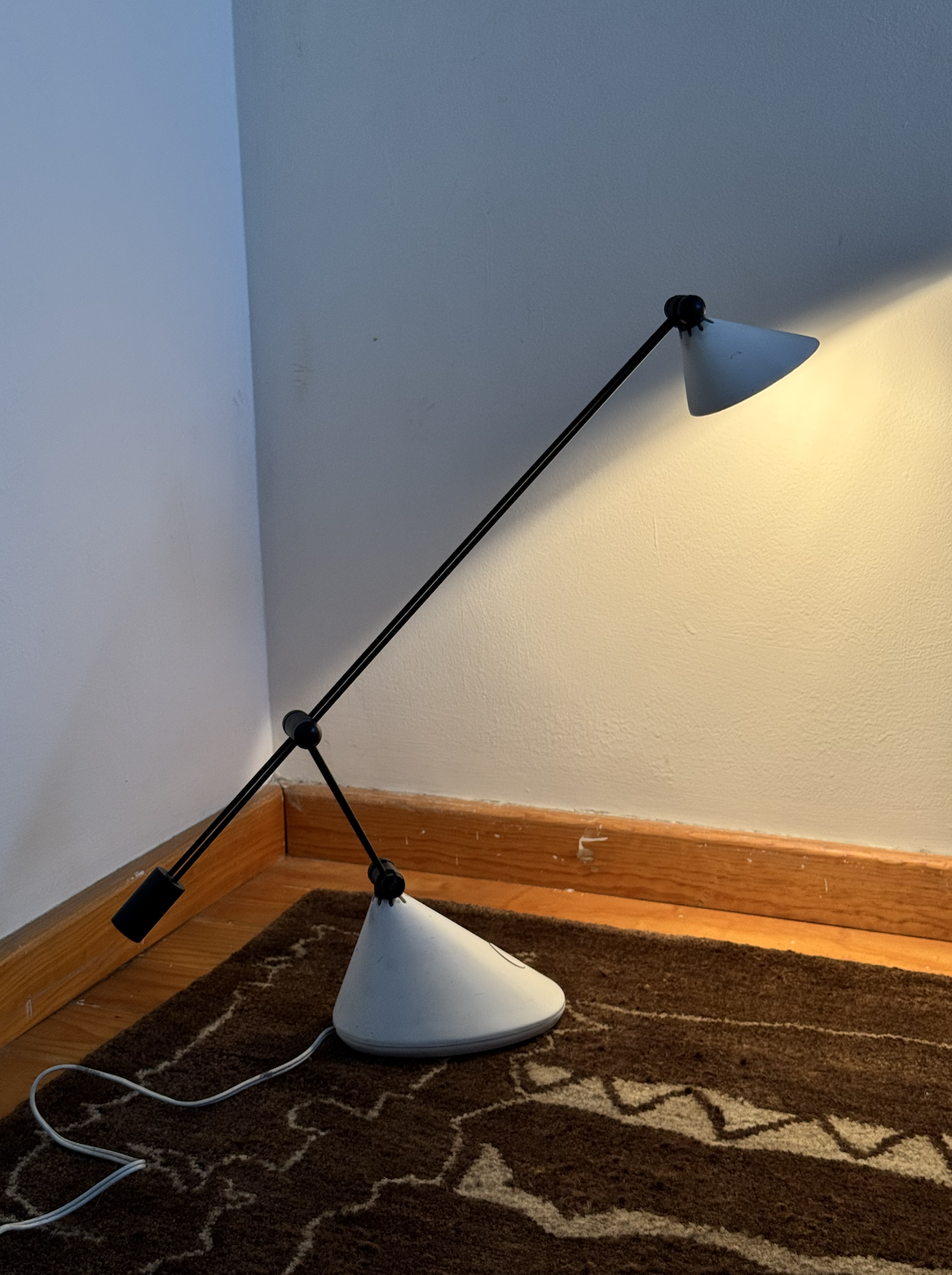 Vintage White Lamp.png