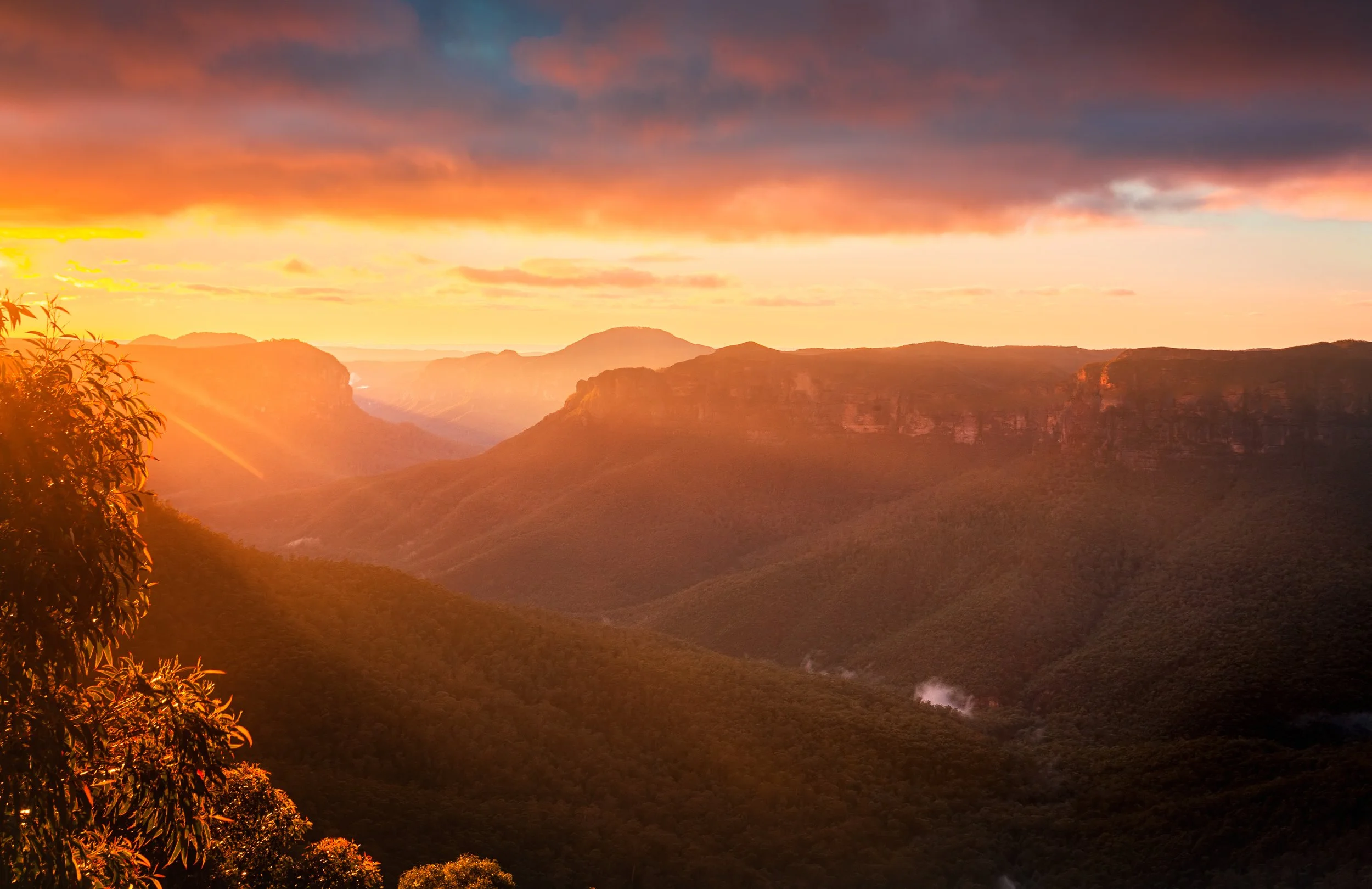 blue-mountains-sunset-sydney-luxury-experiences.jpeg