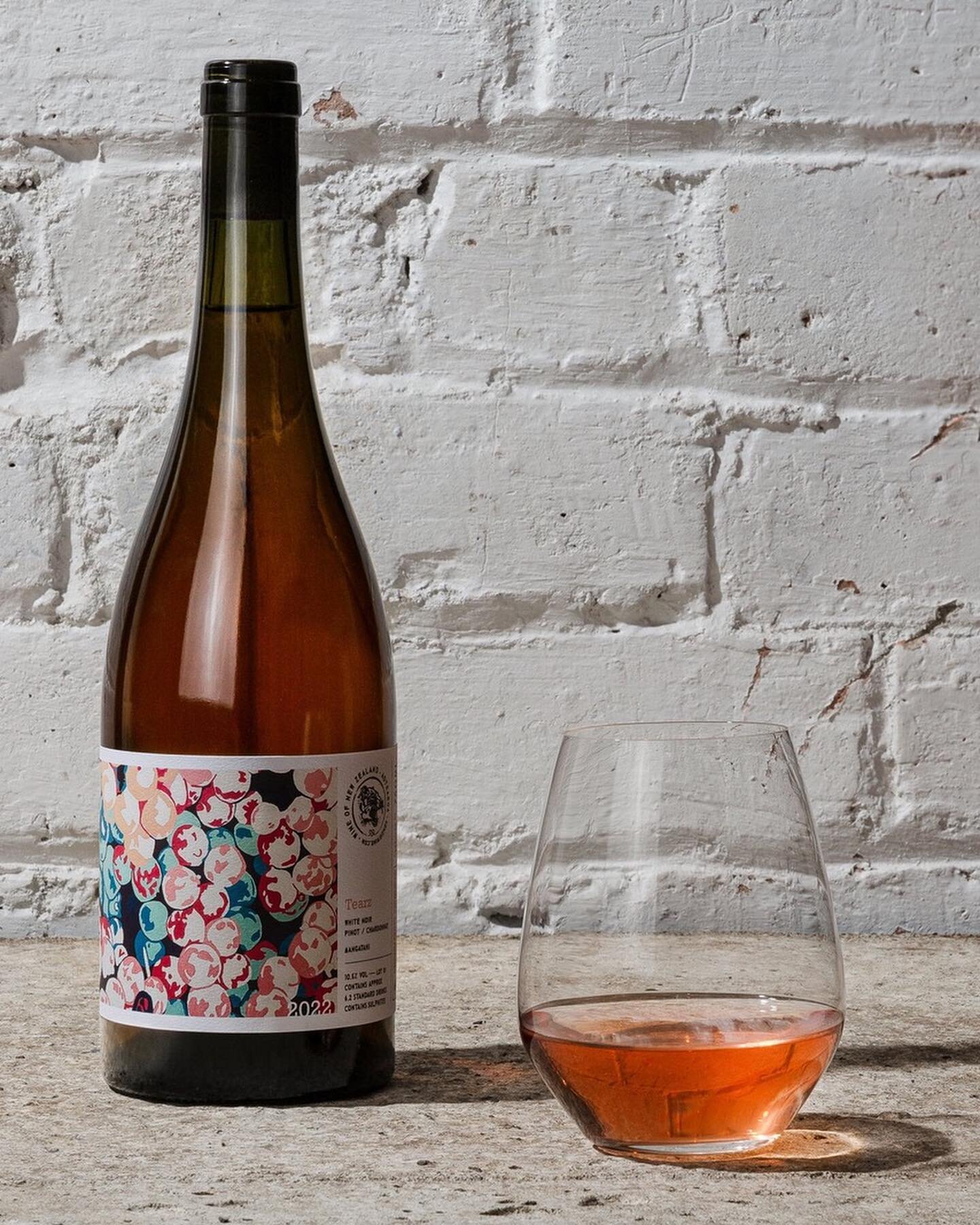 2022 Tearz - White noir - Pinot / Chardonnay. A wholebunch pressed wine from the amazing, alluvial soils of the Mangatahi terraces. Organic fruit has produced cherry, berry and red apple skin flavours. Sitting at just 10.5% alc it&rsquo;s a savoury, 