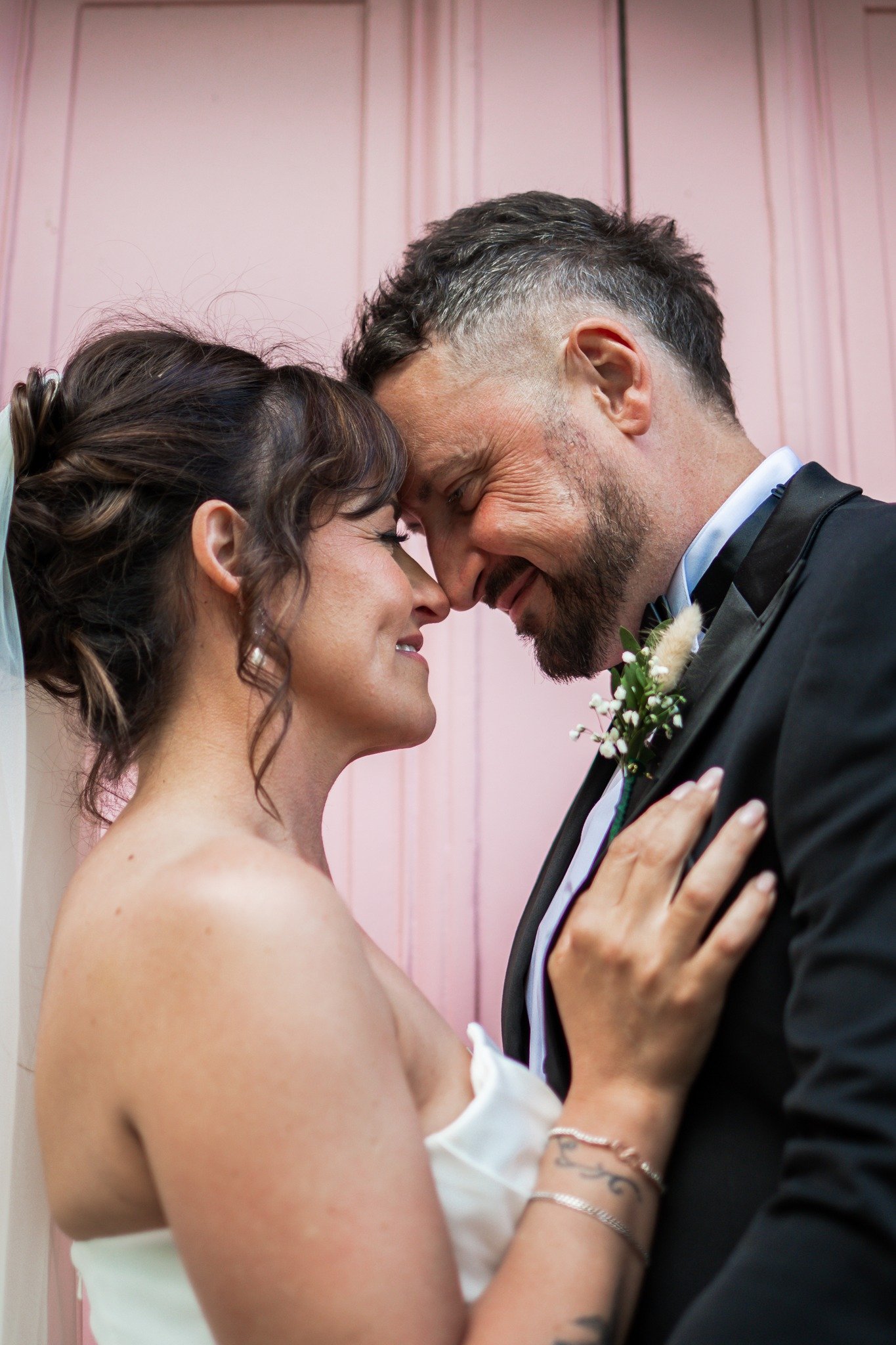 A huge congratulations to Ian and Gemma who were married at the gorgeous @thecroft_hotel a few weeks back!

It was a day of sunshine, bury the sausage (not a euphemism, it's a superstition that stops rain on your wedding day), that famous pink door a