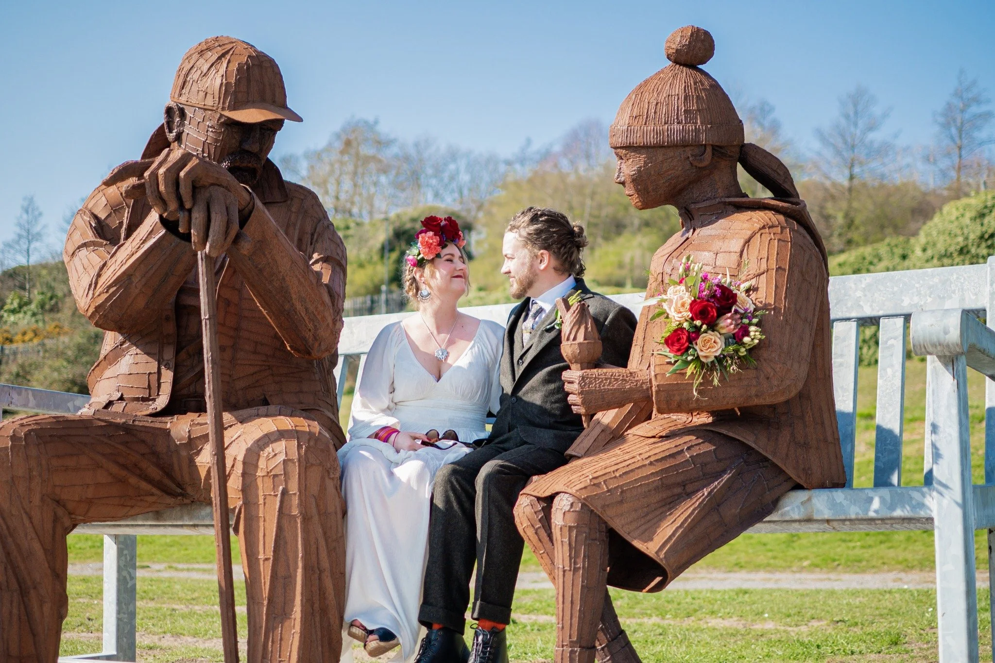 Don't worry, these two haven't shrunk, the statues are just quite large 😂 
We love that in Sunderland you've got so many photo opportunities and this is one of our faves, down the river Wear!
 #northumberlandweddingphotographer #northeastphotograp