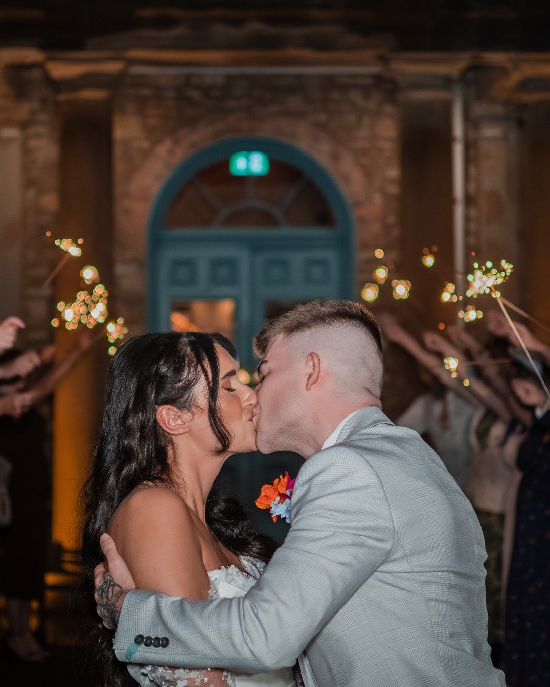 Yes it's taken a few weeks to post these beautiful wedding photos of Beth and Isaac but it has been Christmas! 

Here's the lovely couple at the gorgeous @whitworthhall - we can't wait to go back here later this year!

It was a day full of laughter, 