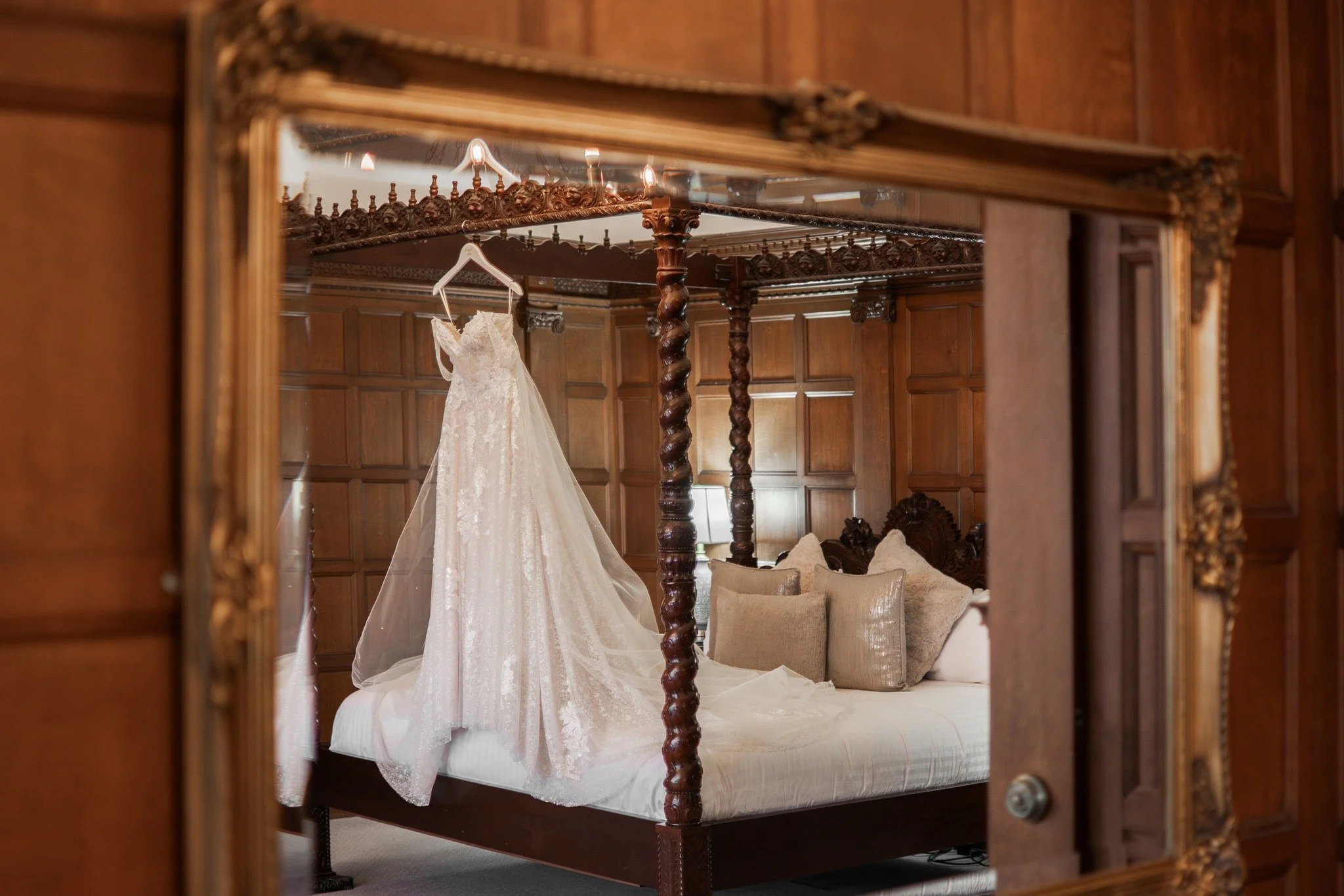 The 'dress shot'. The one where a mirror is just in the right place and the four poster bed is a perfect height!

It really makes our job easier when the venue has thought about all of the above -  Thanks @rushpool_hall 

 #WeddingPlanning #weddingph