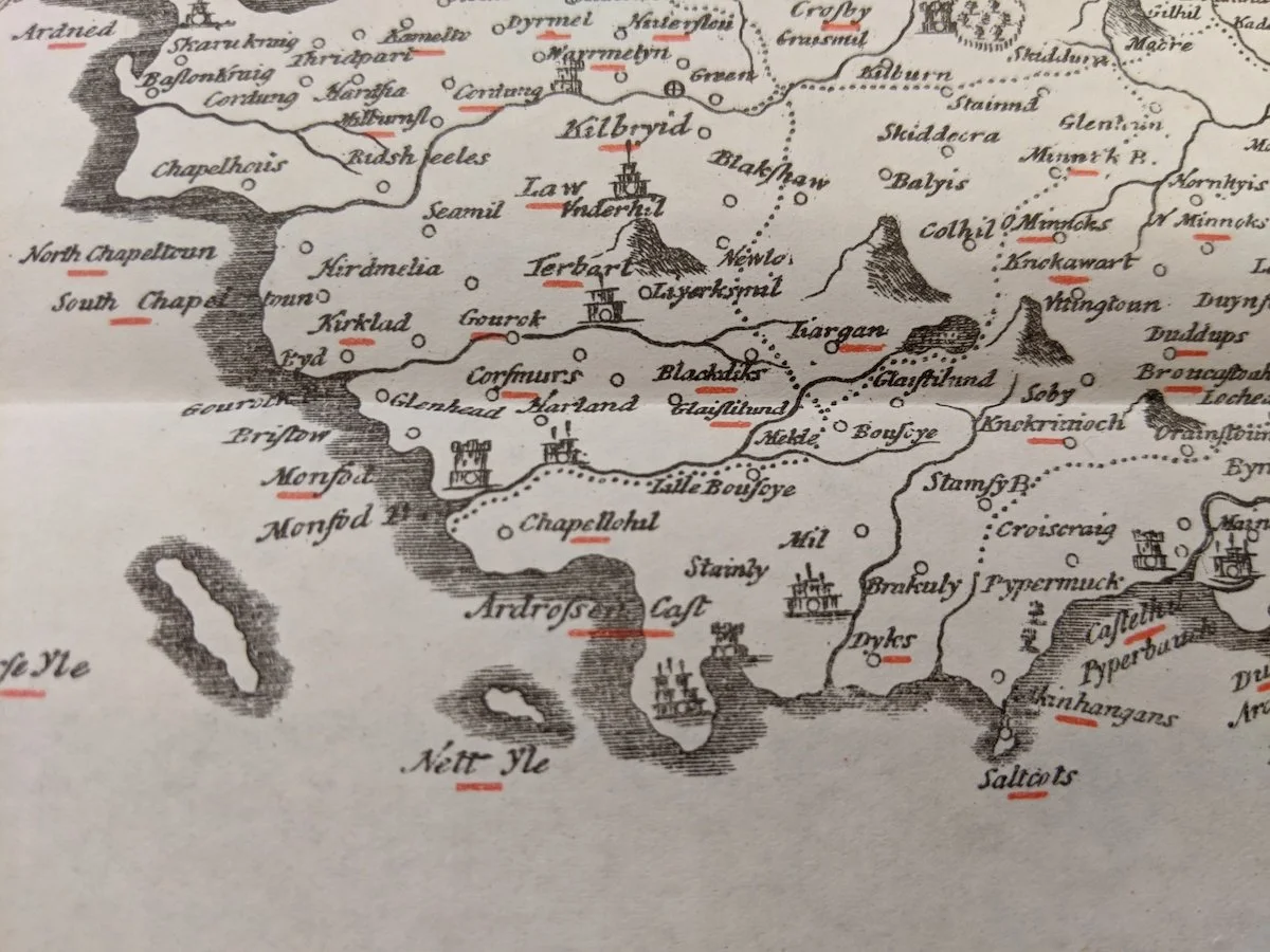 Closeup of an area of coastal Ayrshire on a 16th century map, with prominent hills, castles, settlements and islands marked.