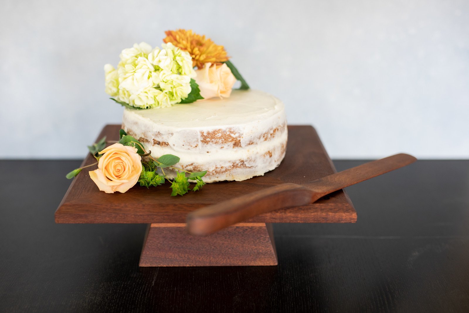 Cake Stand with Cutter.jpeg