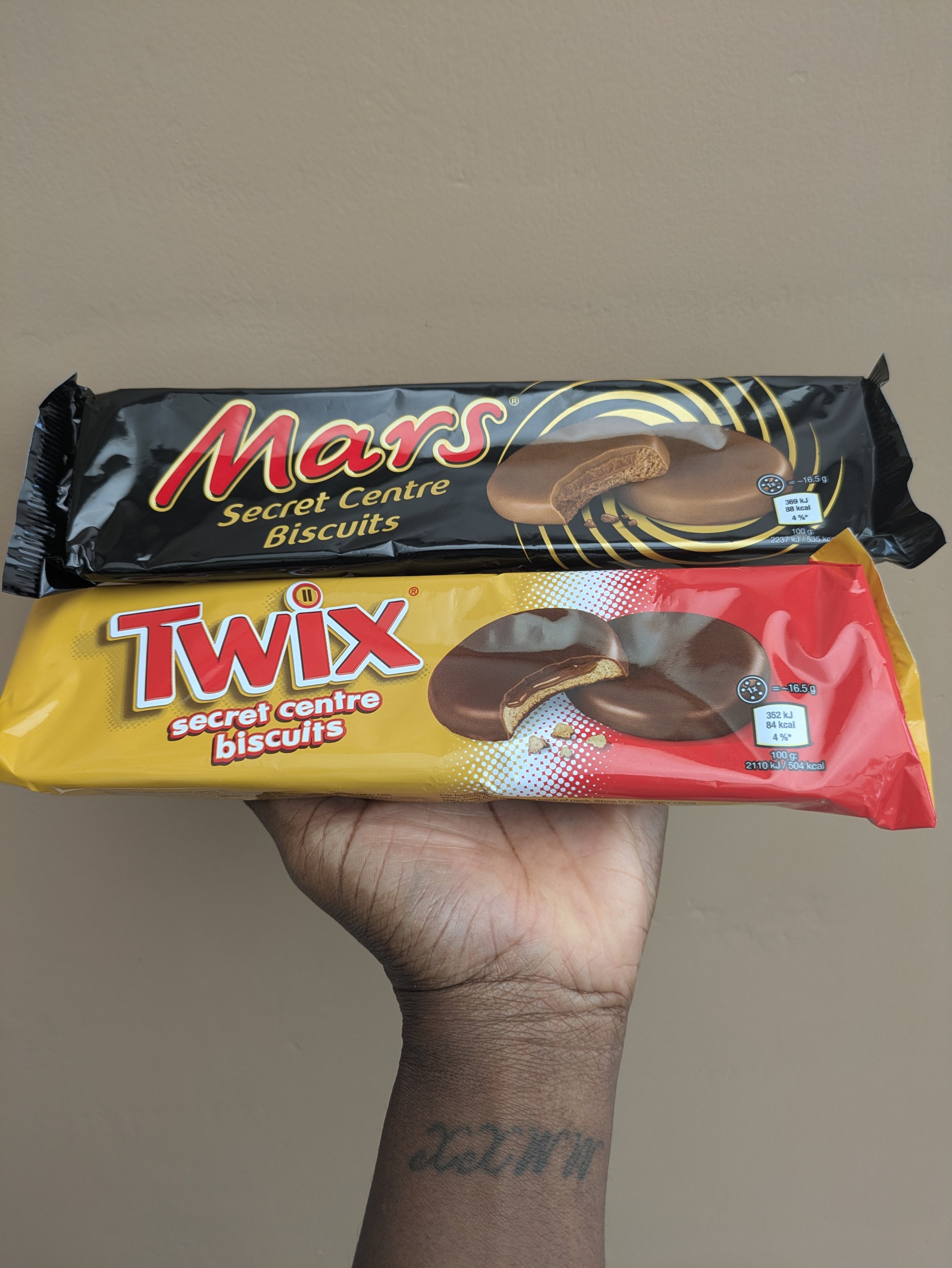 Twix and Mars Secret Centre Biscuits