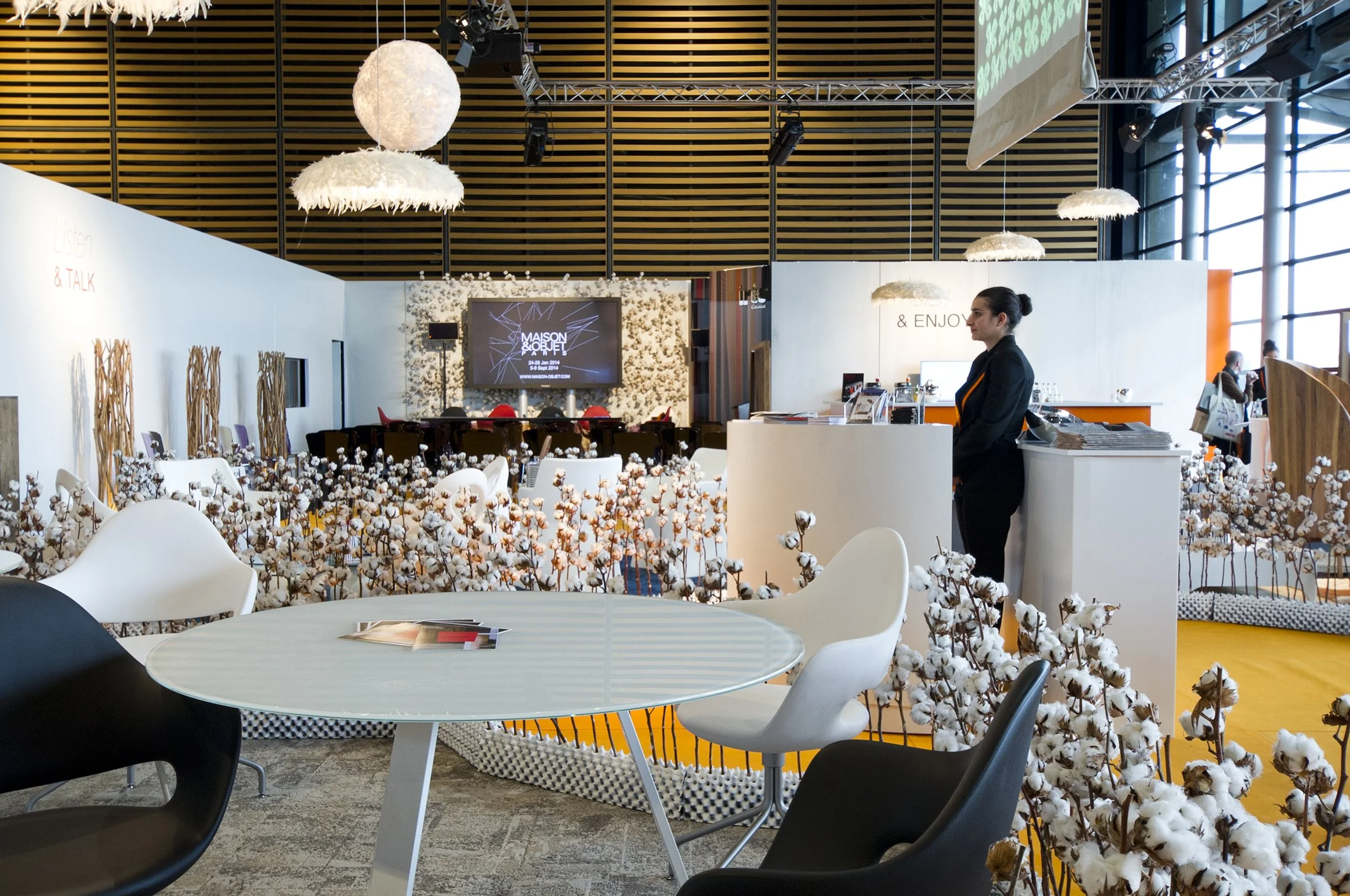 J14_HALL5B_BUSINESSLOUNGE_009_AET.jpg