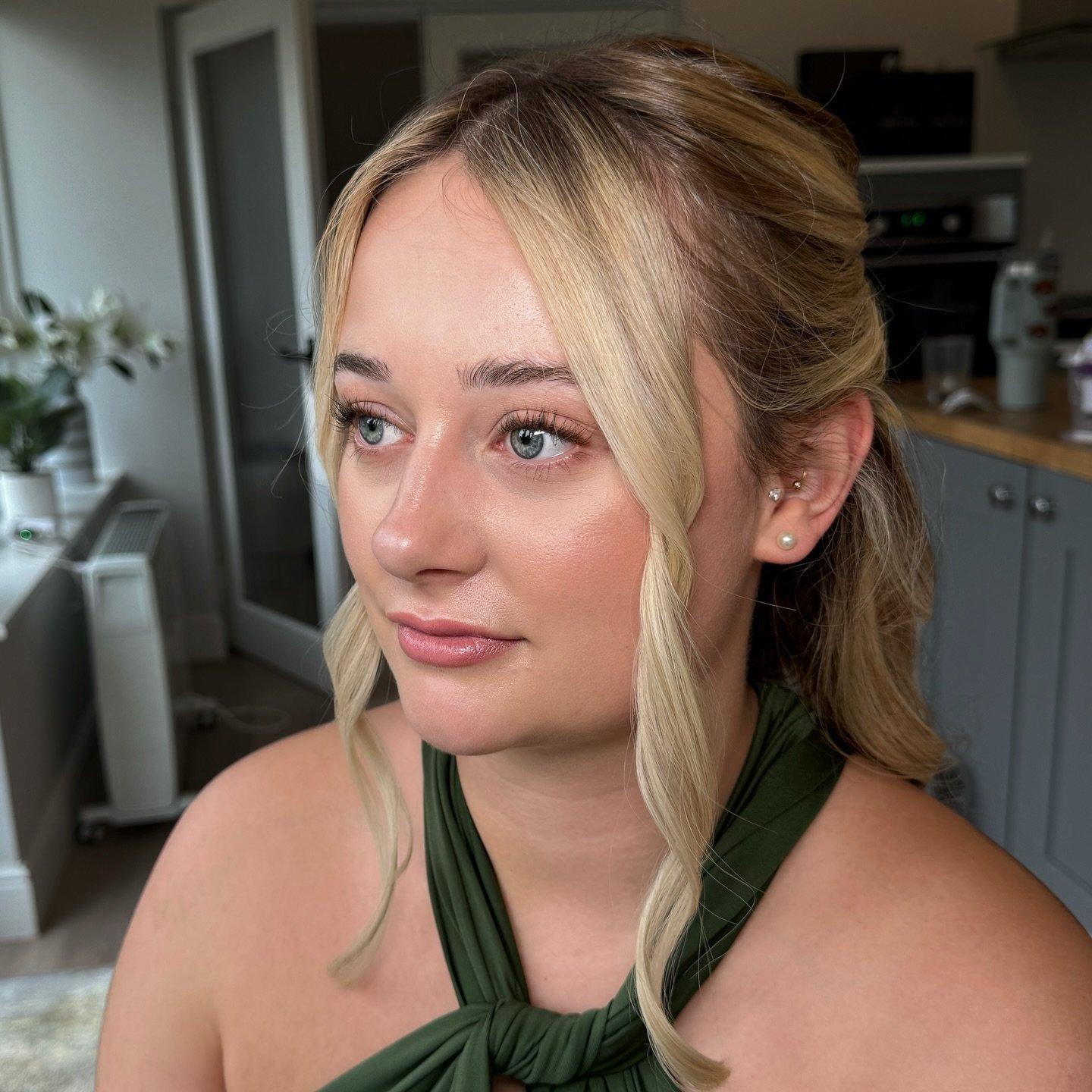 Soft focused makeup ☁️
Saturdays Bridal party was all about soft, barely there makeup to enhance there natural beauty ✨
. 

At every wedding I always have a quick 5 minute bridesmaid consult to try to gain as much makeup info from bridesmaids as poss