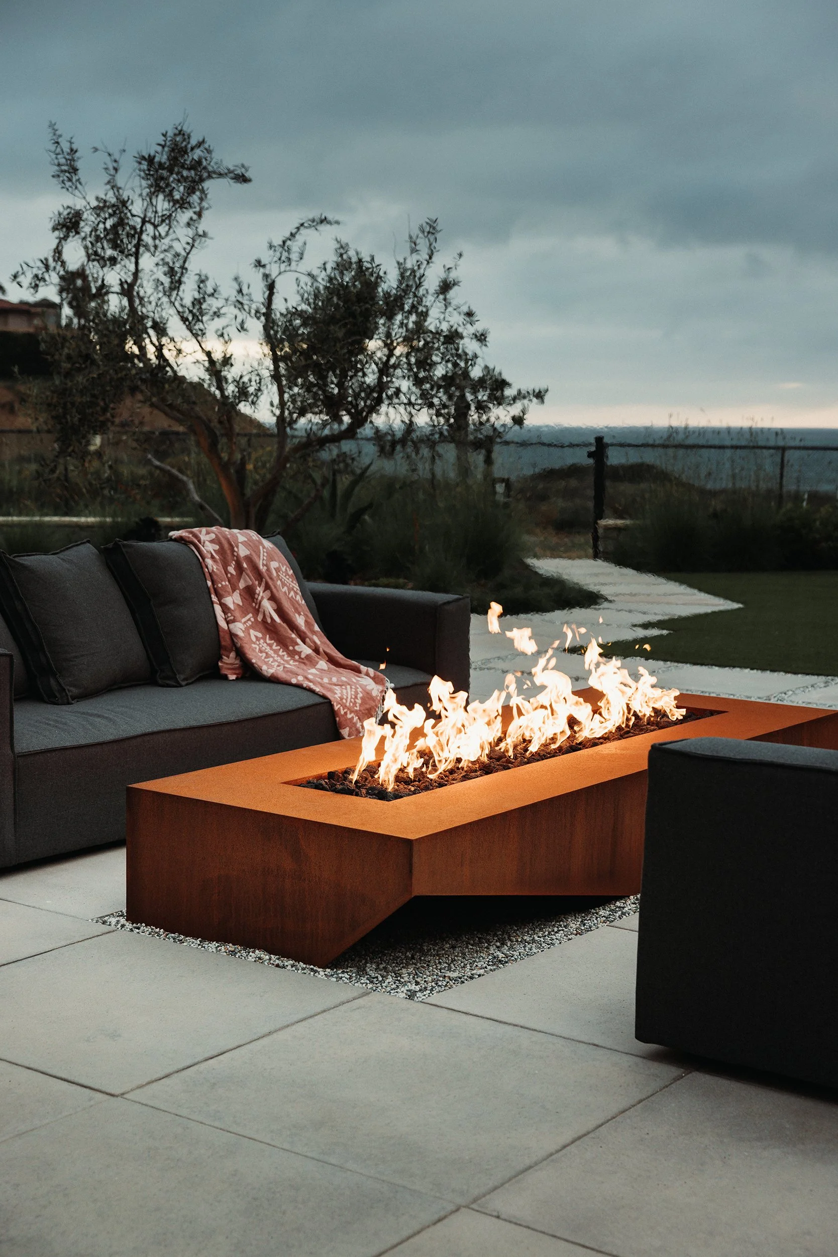 Atmosfire_Solana_Beach_Thermos_Corten-22.jpg