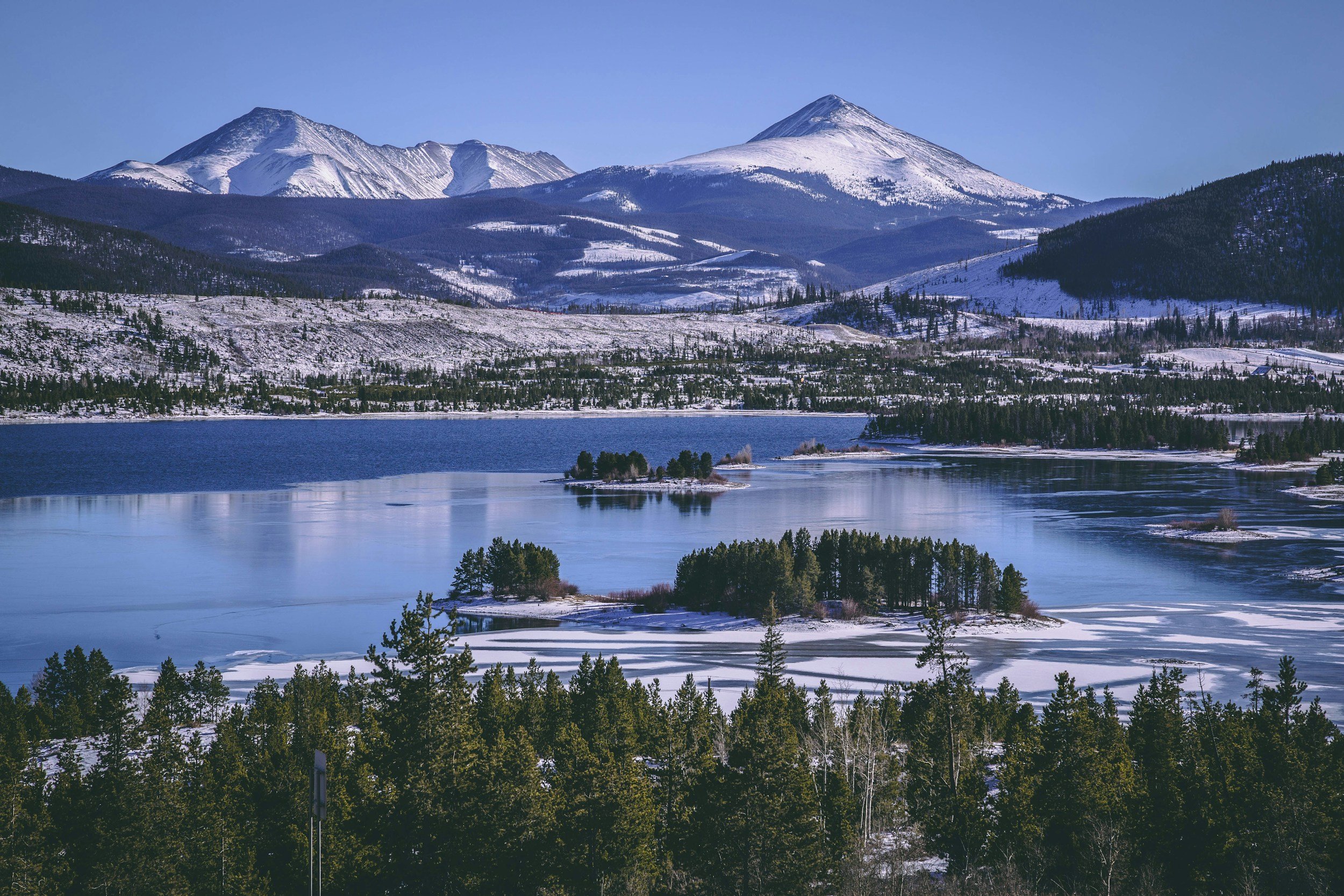 Dillon, CO | Experience the beauty of Lake Dillon during winter!