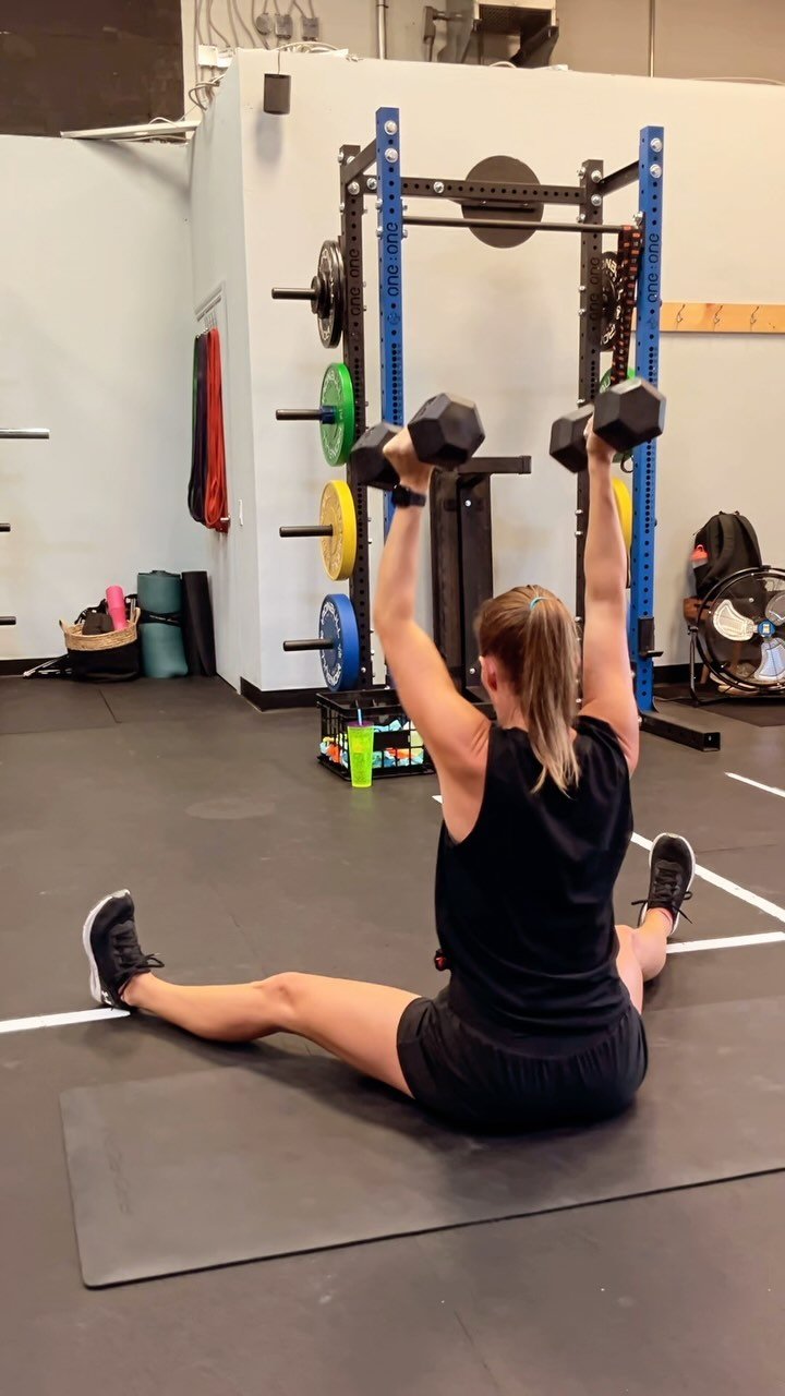 The Z press might look simple, but it’s a serious test of strength and stability. Sitting on the floor forces your core to engage while your shoulders do the heavy lifting. No momentum, no shortcuts—just raw power and control. π₯
Add th