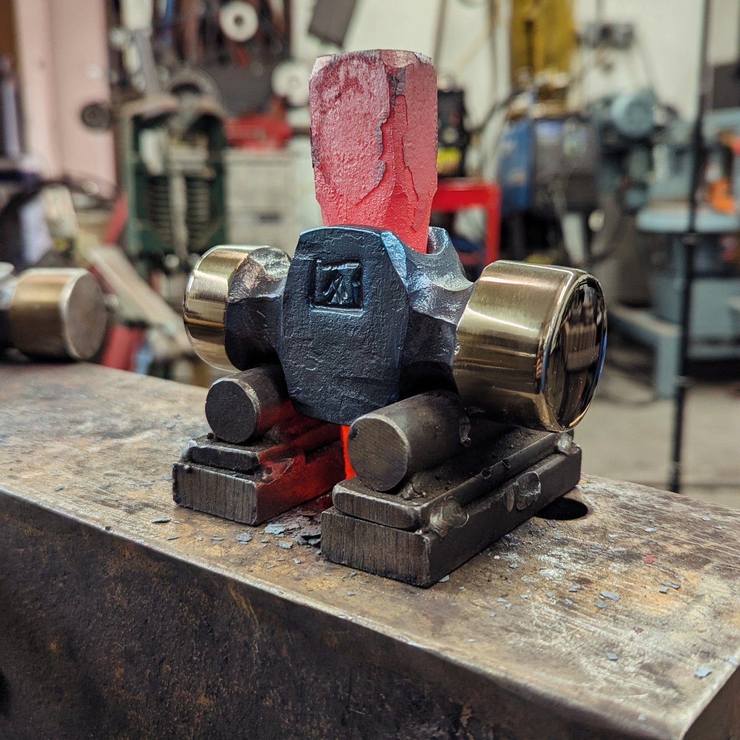 I love those colors!

#Oregon #bend#backyardbend #blacksmith#bladesmith#wcbproud#farrier#horseshoeing#handmadeoregon#forging #metalart #steel#steelart #forgingsteel #madeintheusa