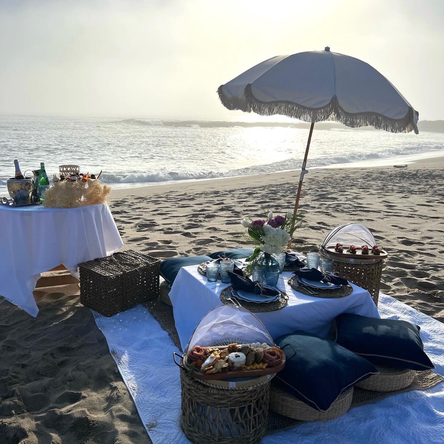 Summer has officially begun&hellip;. and we see many beach picnics in our future. Book yours today [Link in bio!]! ⛱️

#thepicnicconnection #luxurypicnics #smallbusiness #bayarea #picnicideas #eventplanning #partyideas #beachday