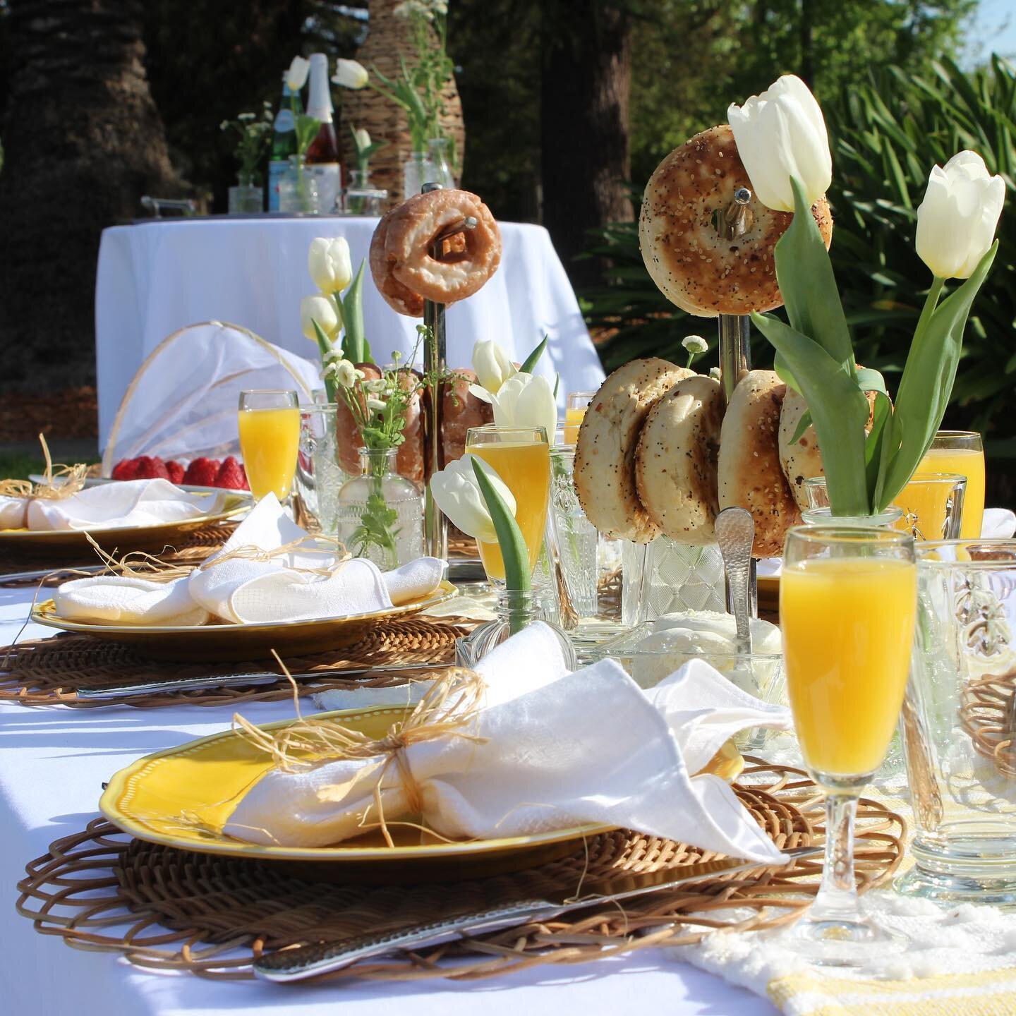 Who is ready for weekend brunch? 🙋🏻&zwj;♀️

#thepicnicconnection #luxurypicnics #smallbusiness #bayarea #brunch #mothersday #mothersdaygift
