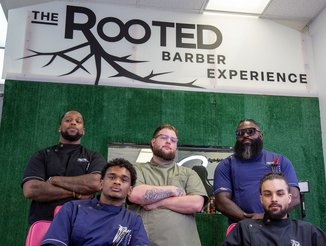 The team, link in bio to book a haircut 📲

@j.rootsthebarber 
@flawlesscuts_ca 
@bryceblends 
@niftyclipsss 
@theregoesdd.cuts 

-
#barbershopconnect #barbershop #barberhustle #barberlessons #barberart #barberclips
#barbertalent #barberstudent #barb