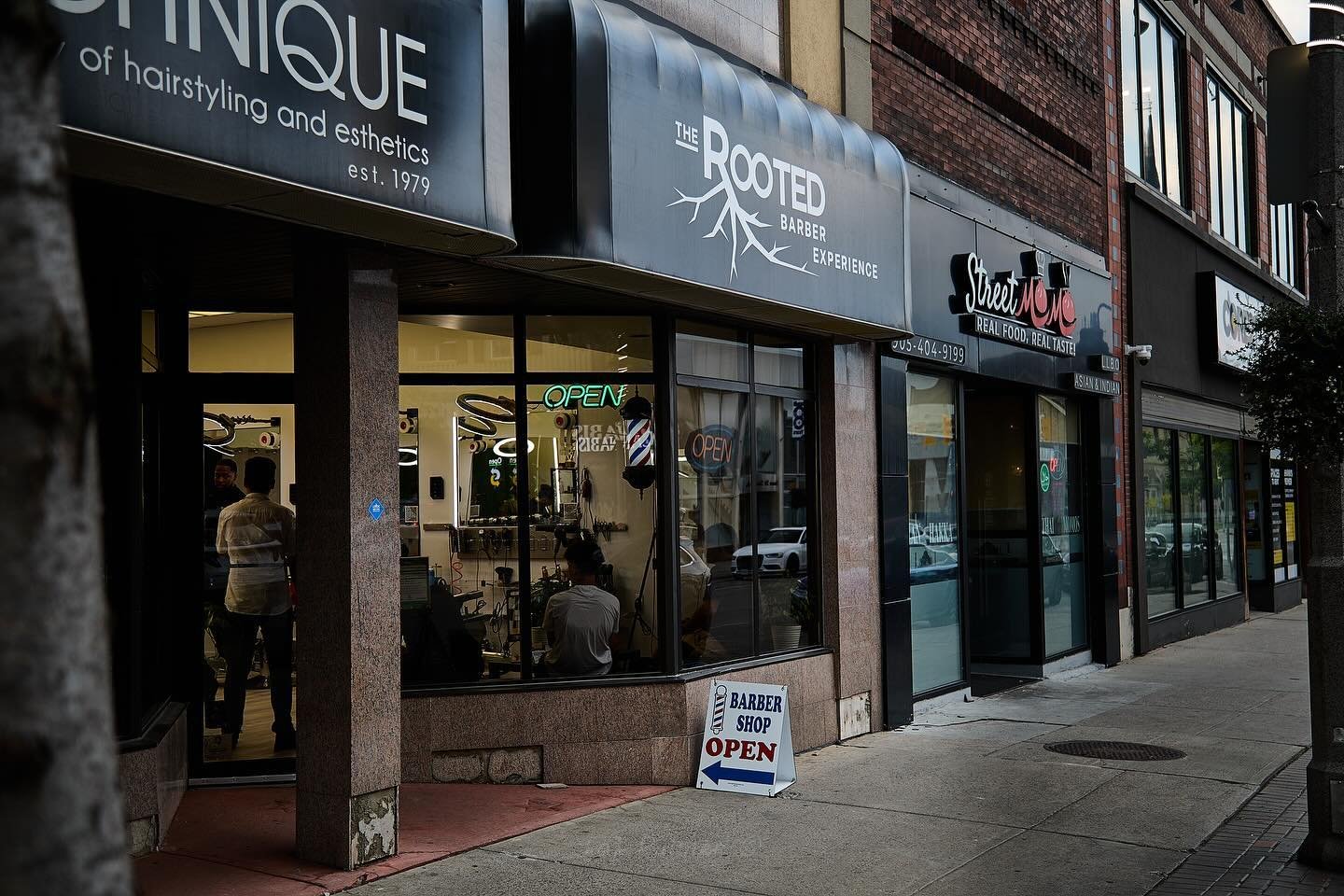 Nothing like the ambiance of the rooted barber experience 💈

Link in bio for a haircut 📲

-
#barbershopconnect #barbershop #barberhustle #barberlessons #barberart #barberclips
#barbertalent #barberstudent #barbersince #barberporn #barberswag #barbe