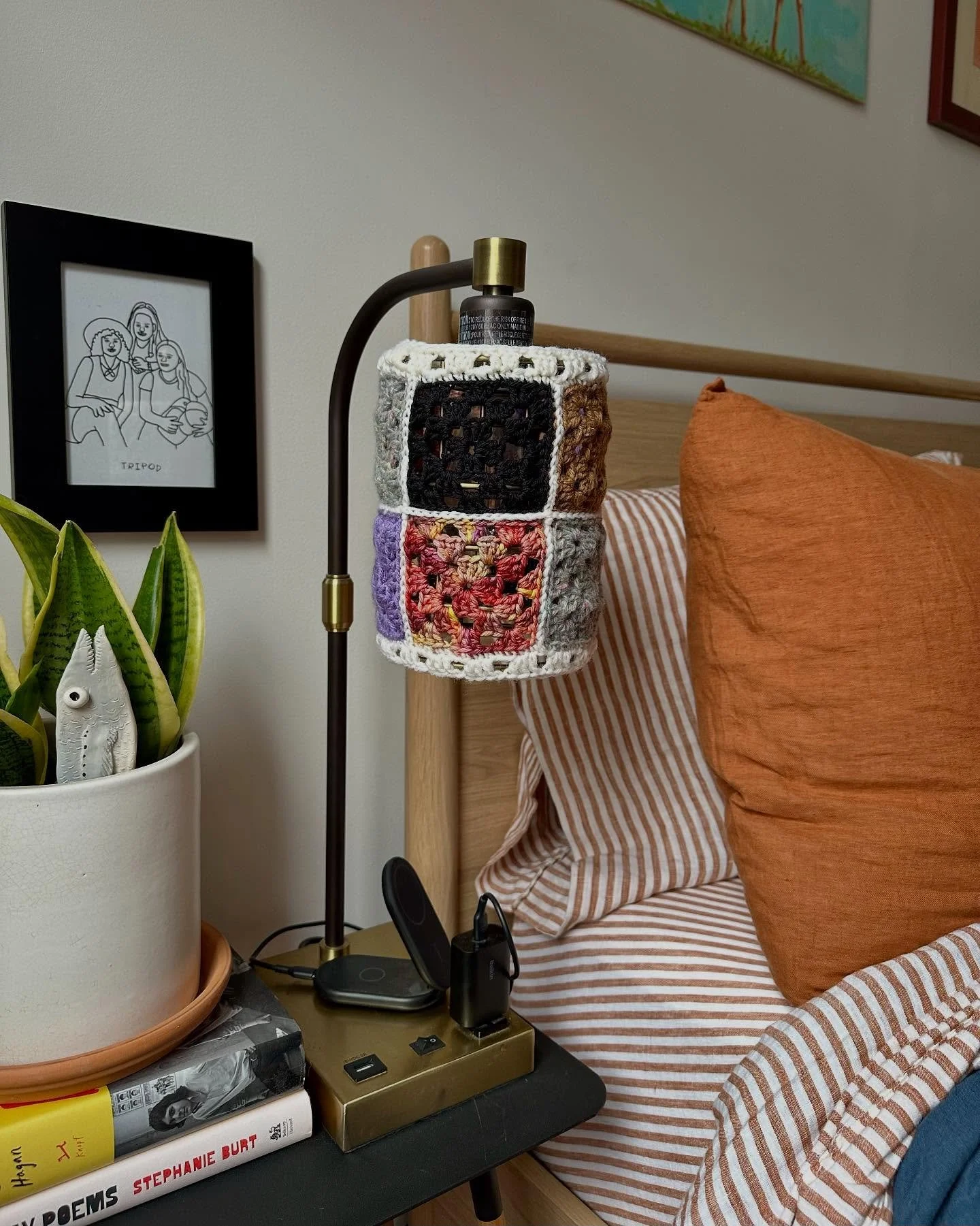 ✨ bb&rsquo;s first freehand ✨

continuing my upcycling venture with a scrap yarn lampshade for @crirgcito&rsquo;s lamp in my new room 💖

#crochet #crocheting