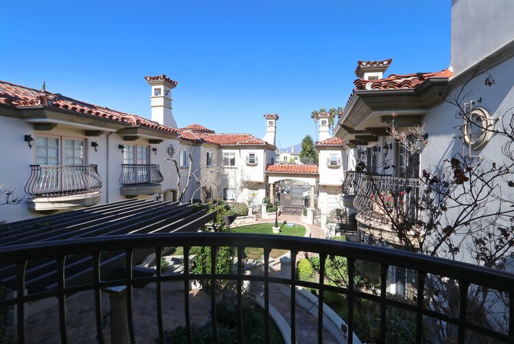 MLS_24_CourtyardView.jpg