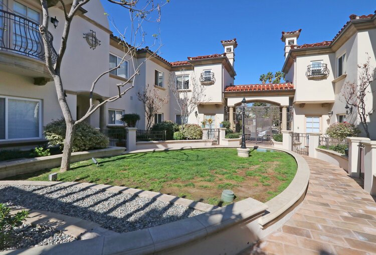 MLS_29_Courtyard.jpg
