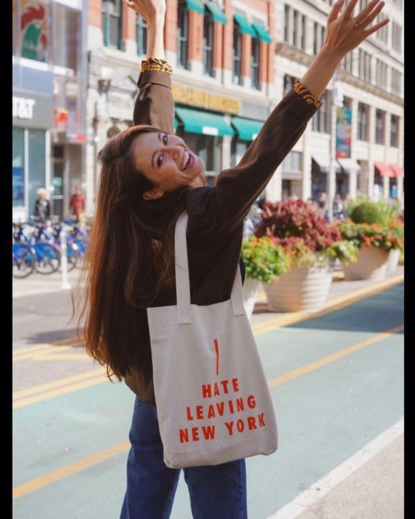 New York vibes on the move. 🤍 📸: @duanmackenzie