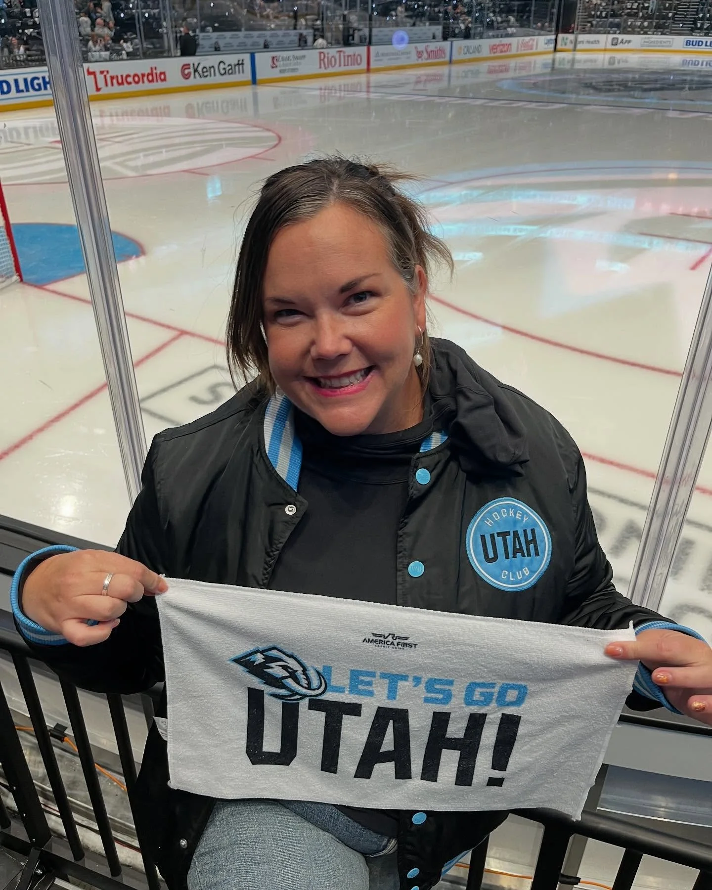 I am so beyond grateful for my amazing Mammoth rep who hooked a girl up. I don&rsquo;t think I have ever been so close at any professional sports before. Again, if you need anything Mammoth hockey, I got you covered! 🦣💙#events #mammothhockey #mouta