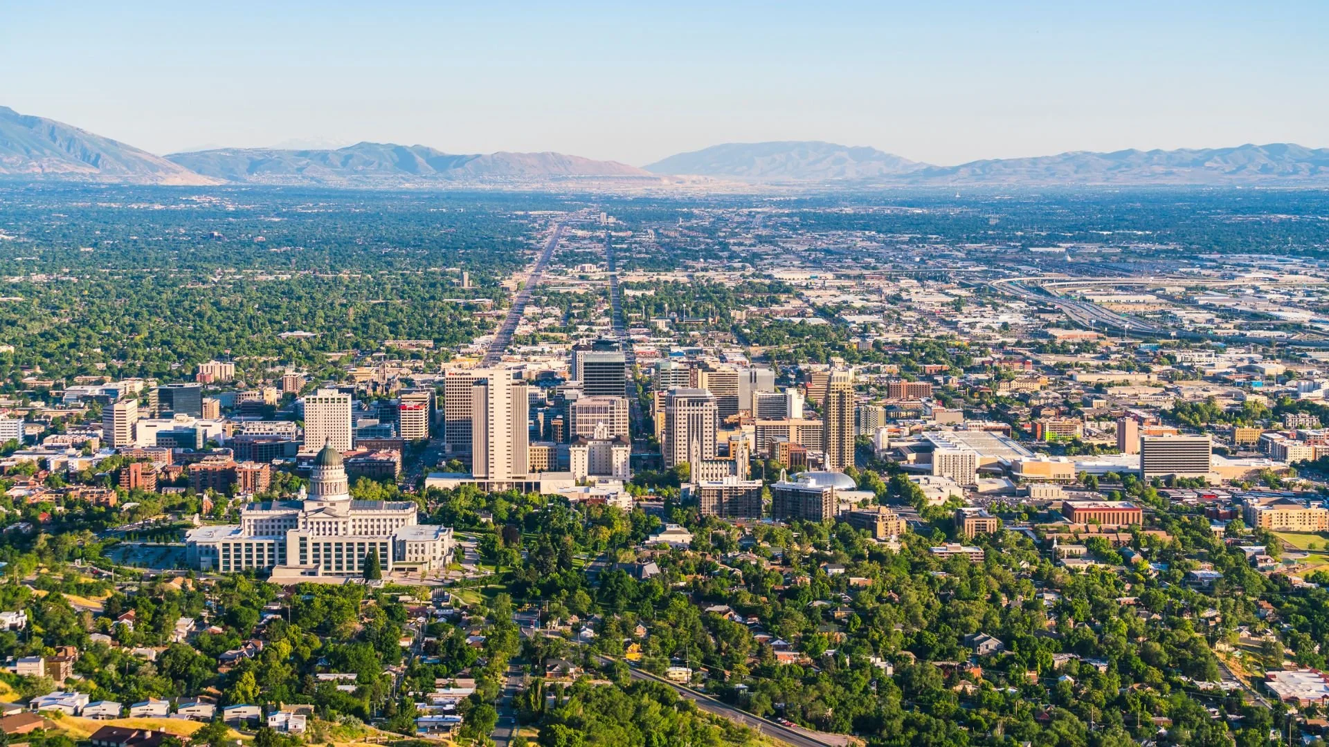 Why Utah Companies Choose Local Planners Instead of National Agencies