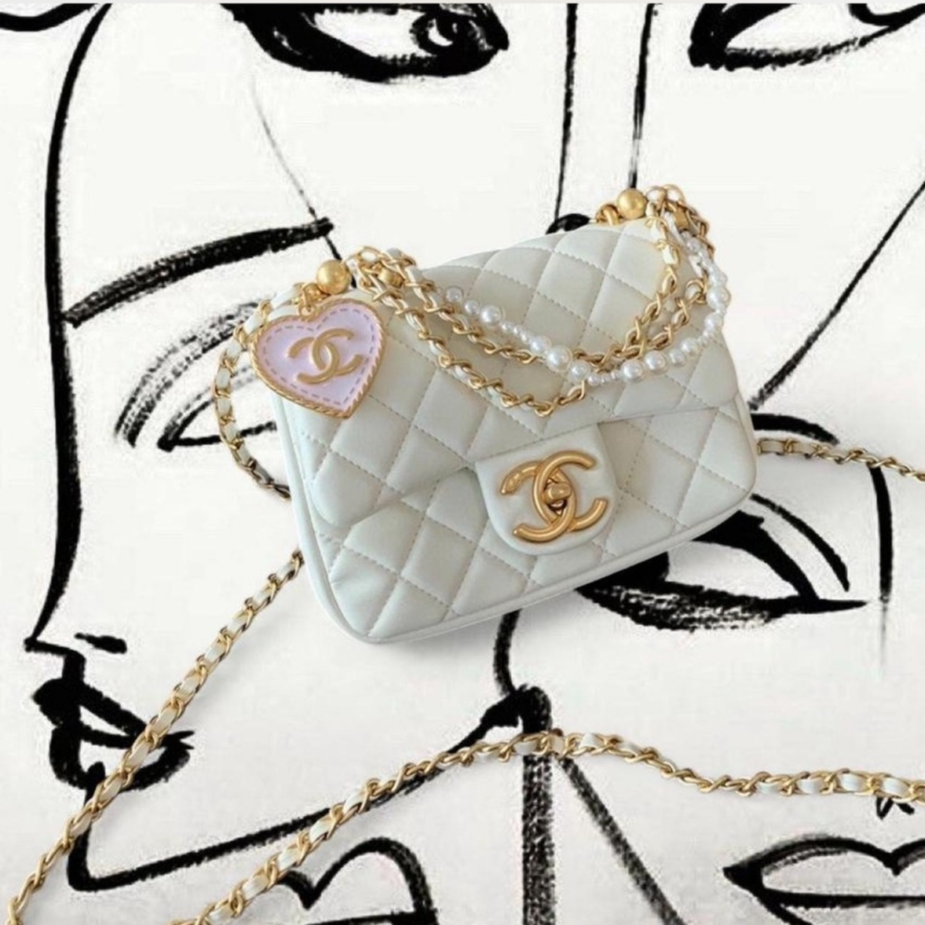 CC Heart Chain Bag