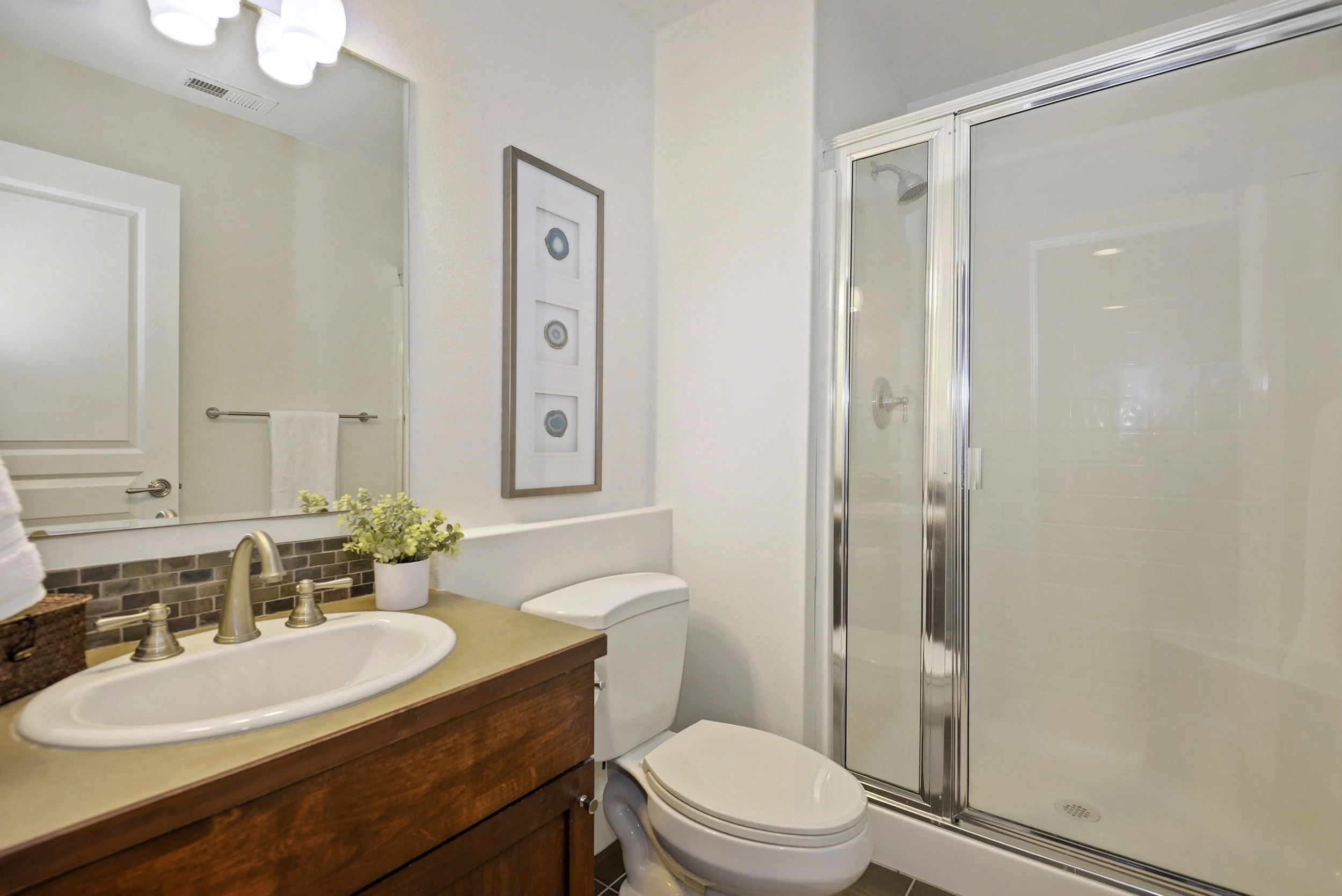 028_Bathroom.jpg