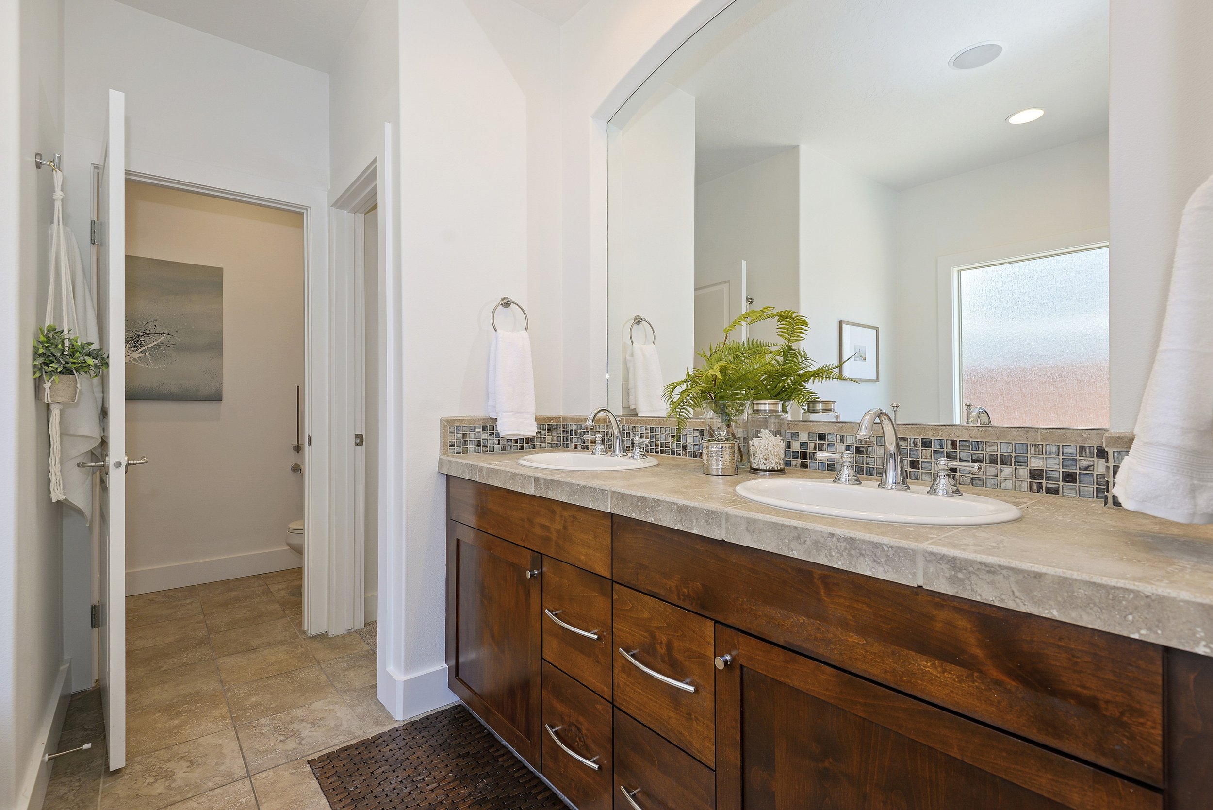 019_Bathroom.jpg