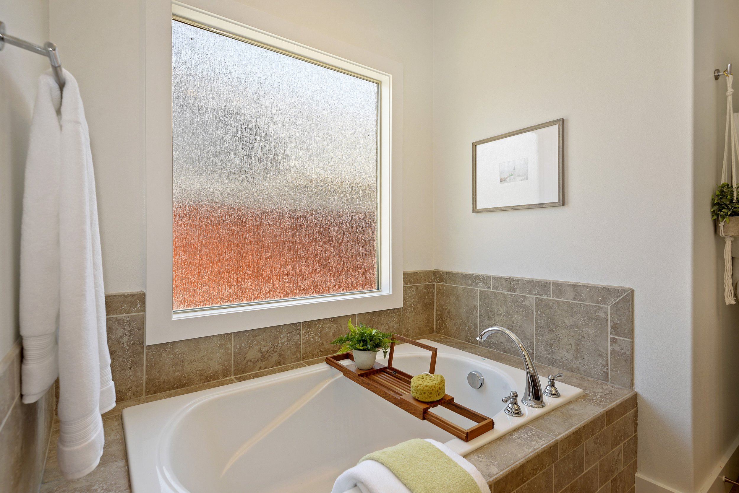 020_Bathroom.jpg