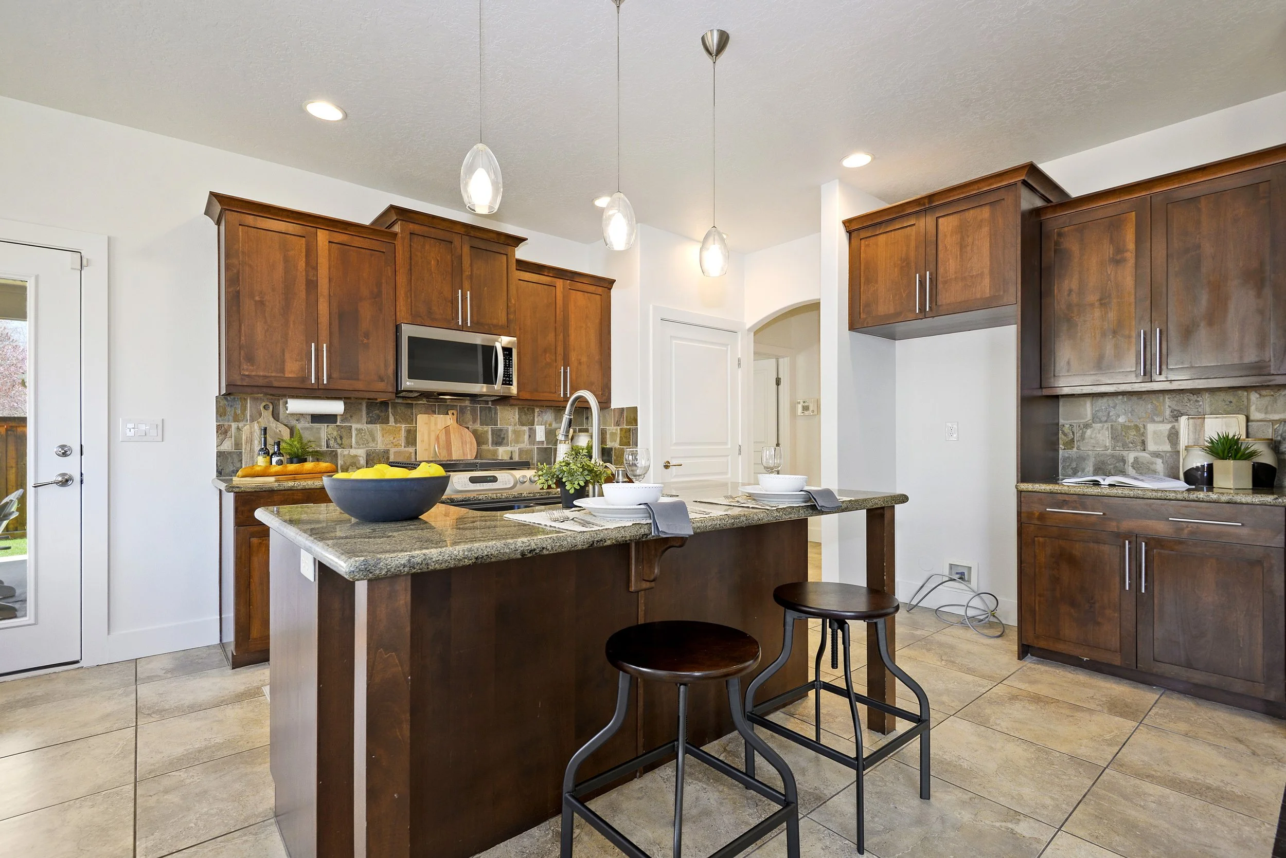 012_Kitchen.jpg