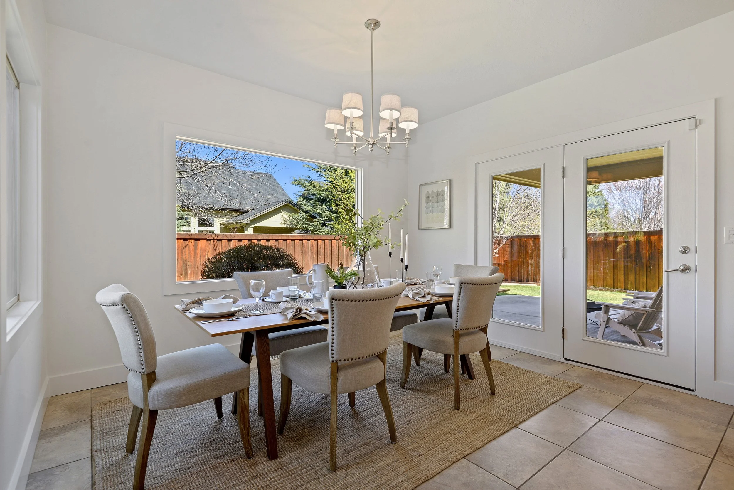 010_Dining Area.jpg