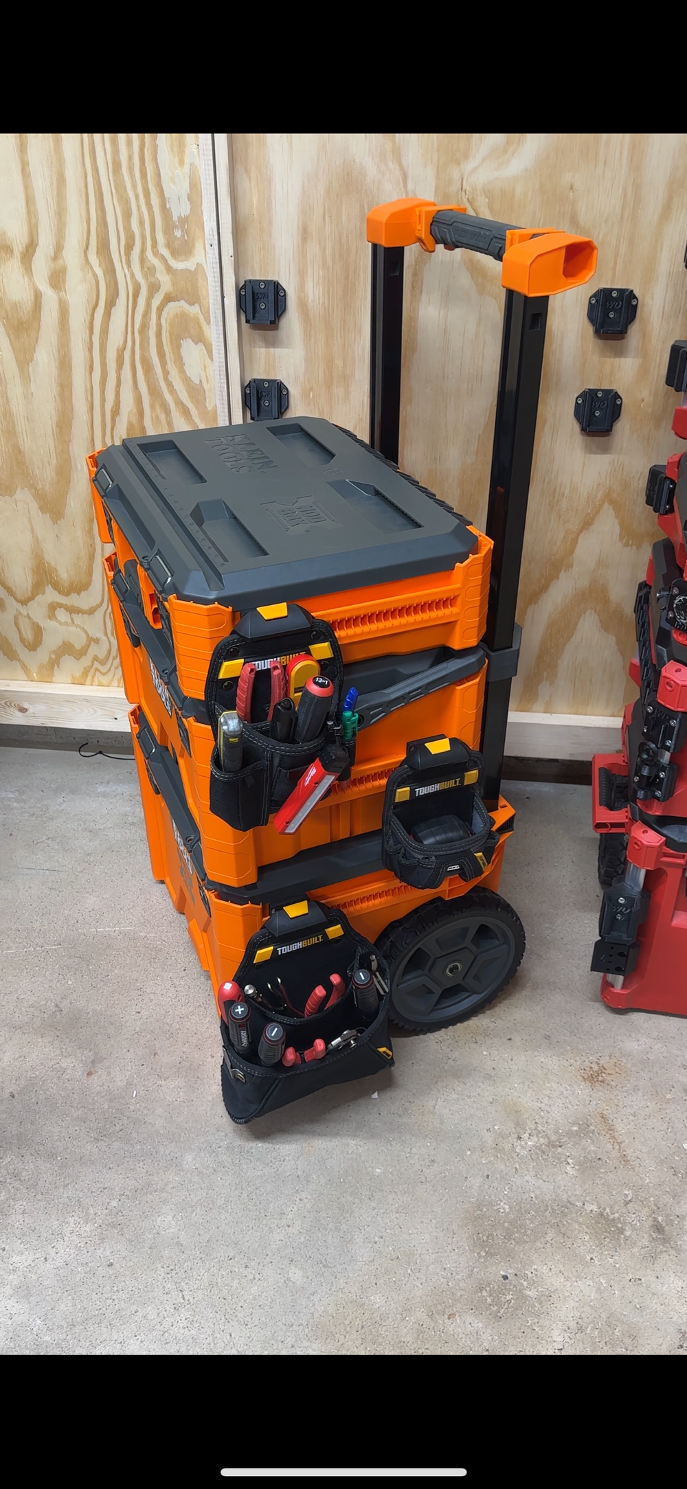 4C1856C2-EFAF-4831-B92D-