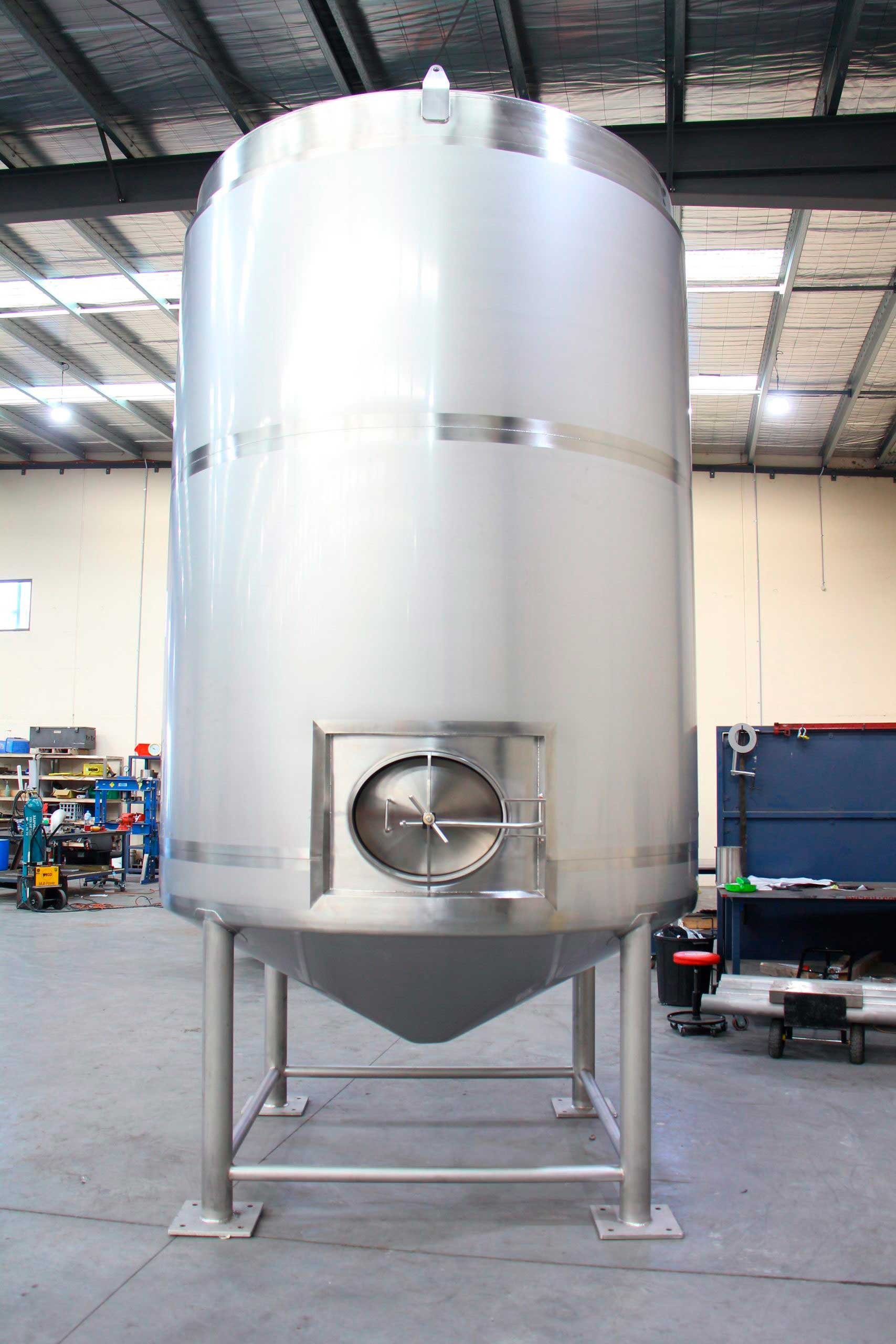 Stainless_Designs_Dairy_Tank_complete.jpg