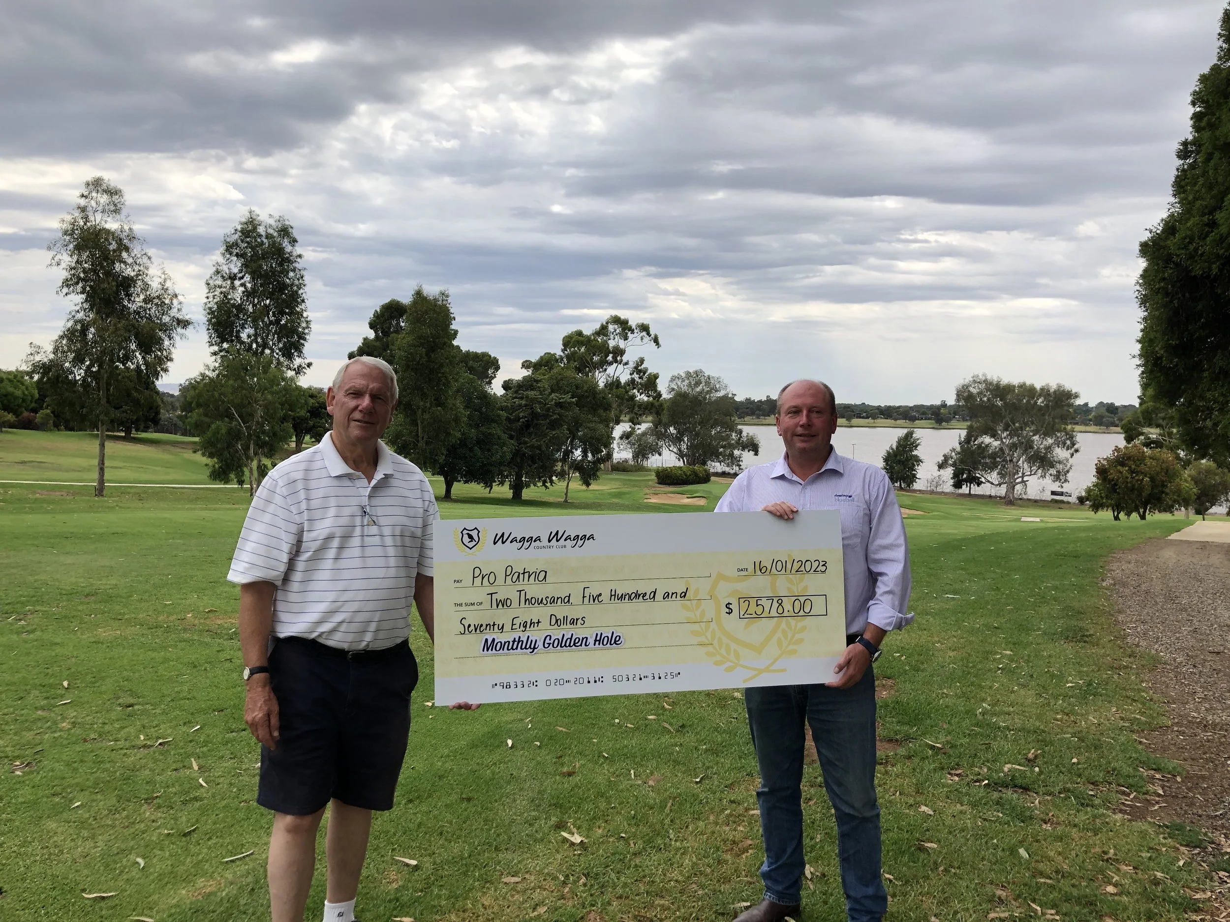 Pro Patria receives Country Club Monthly Golden Hole donation!
