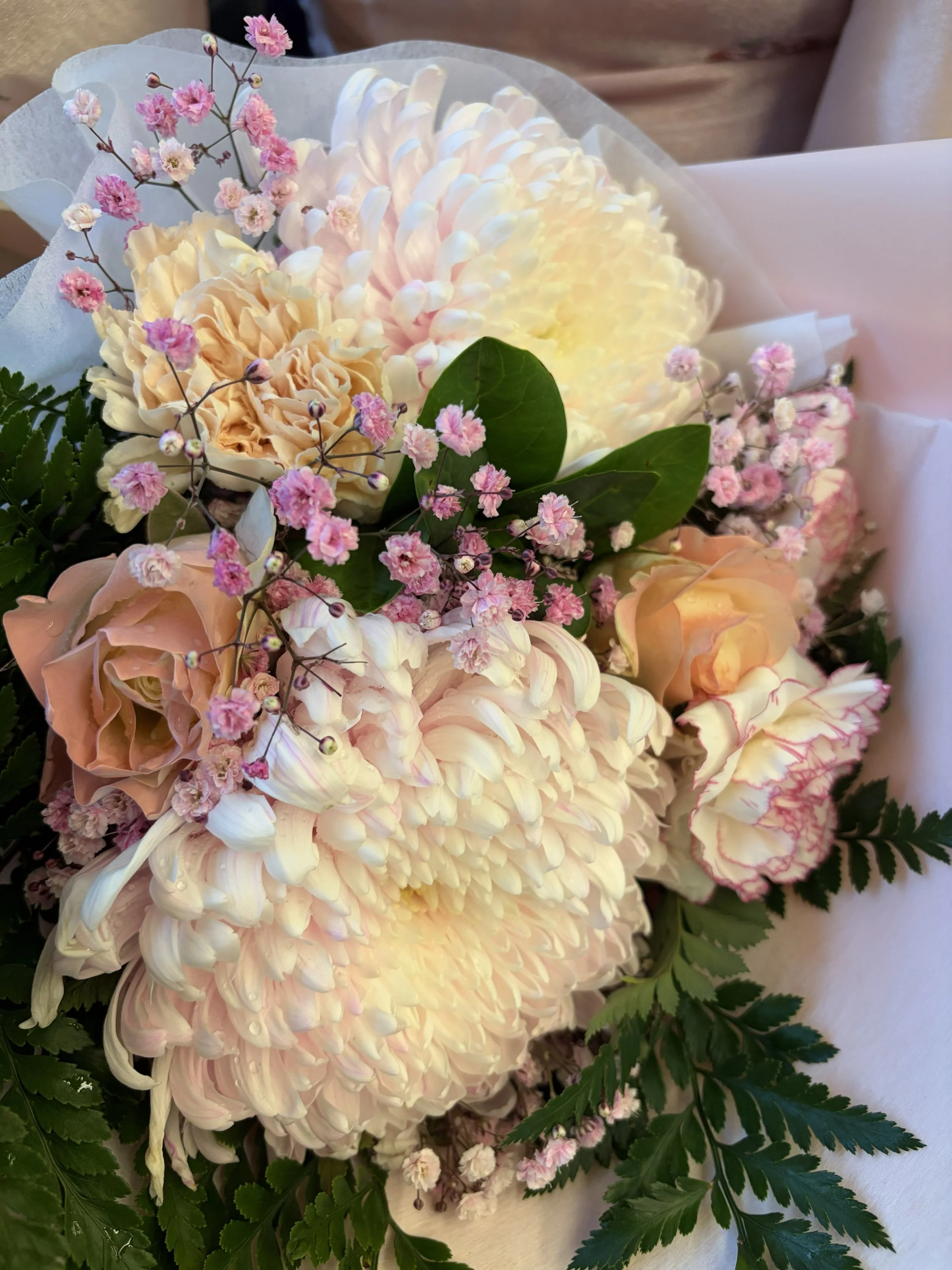 Image of flowers for Hai Anh blog about reflections on Taylor Swift song about 22