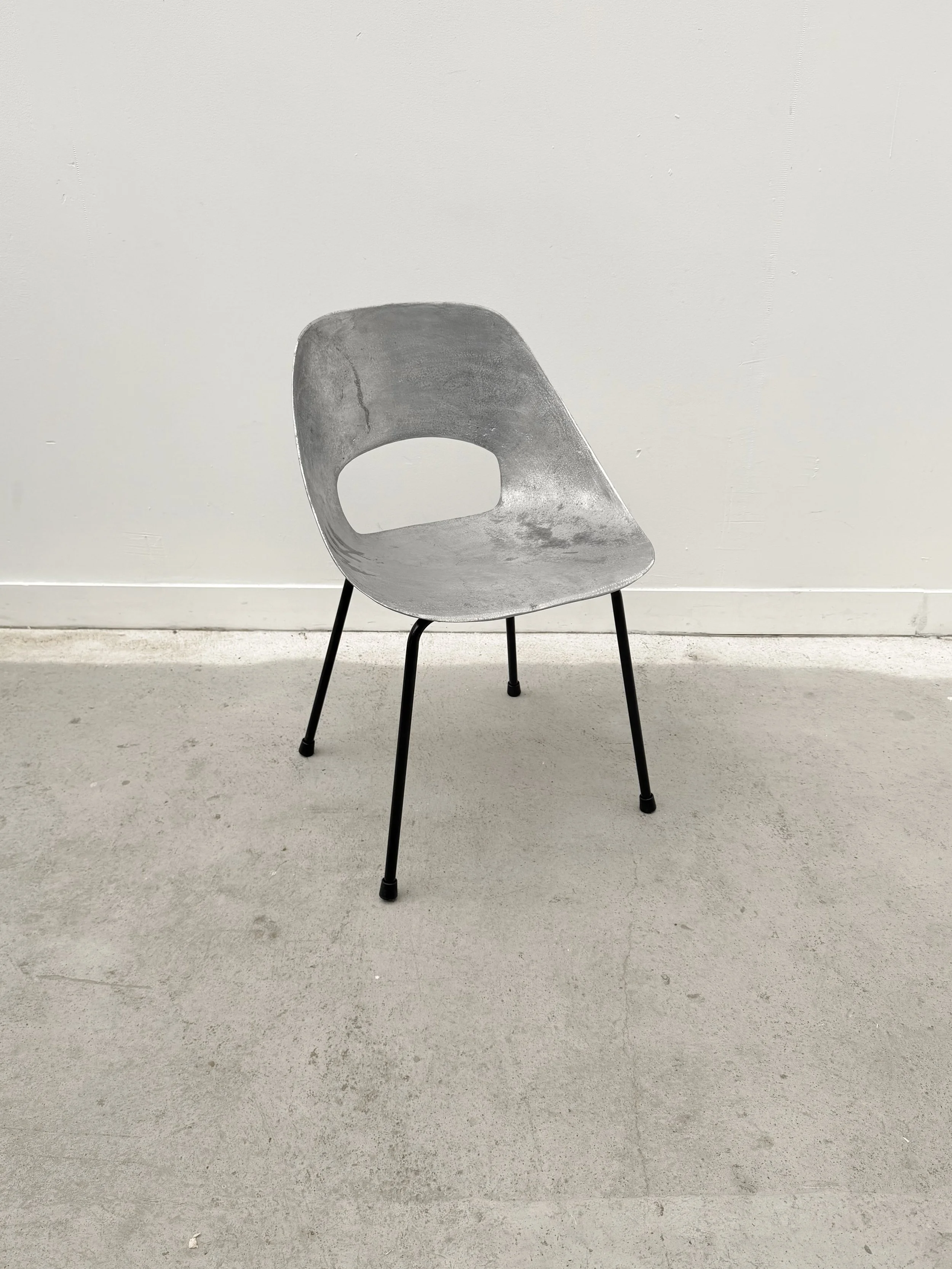 Chaise "Tulipe" de Pierre GUARICHE  édition Steiner en aluminium, France 1950