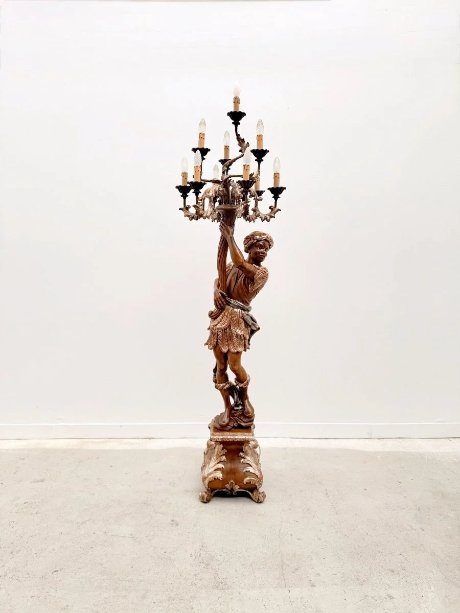 Lampadaire porte torchère en bois sculpté doré, Venise 1970